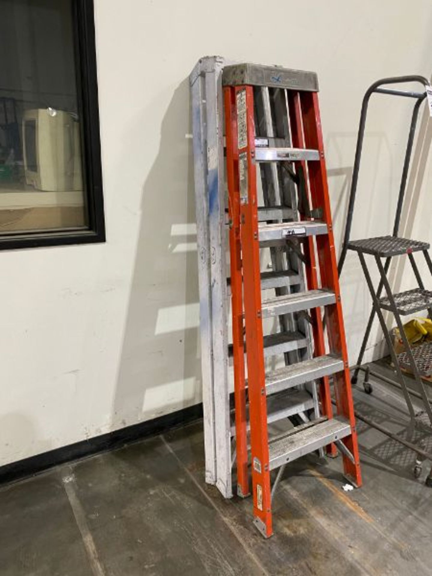 (2) 6' Ladders - Image 2 of 2
