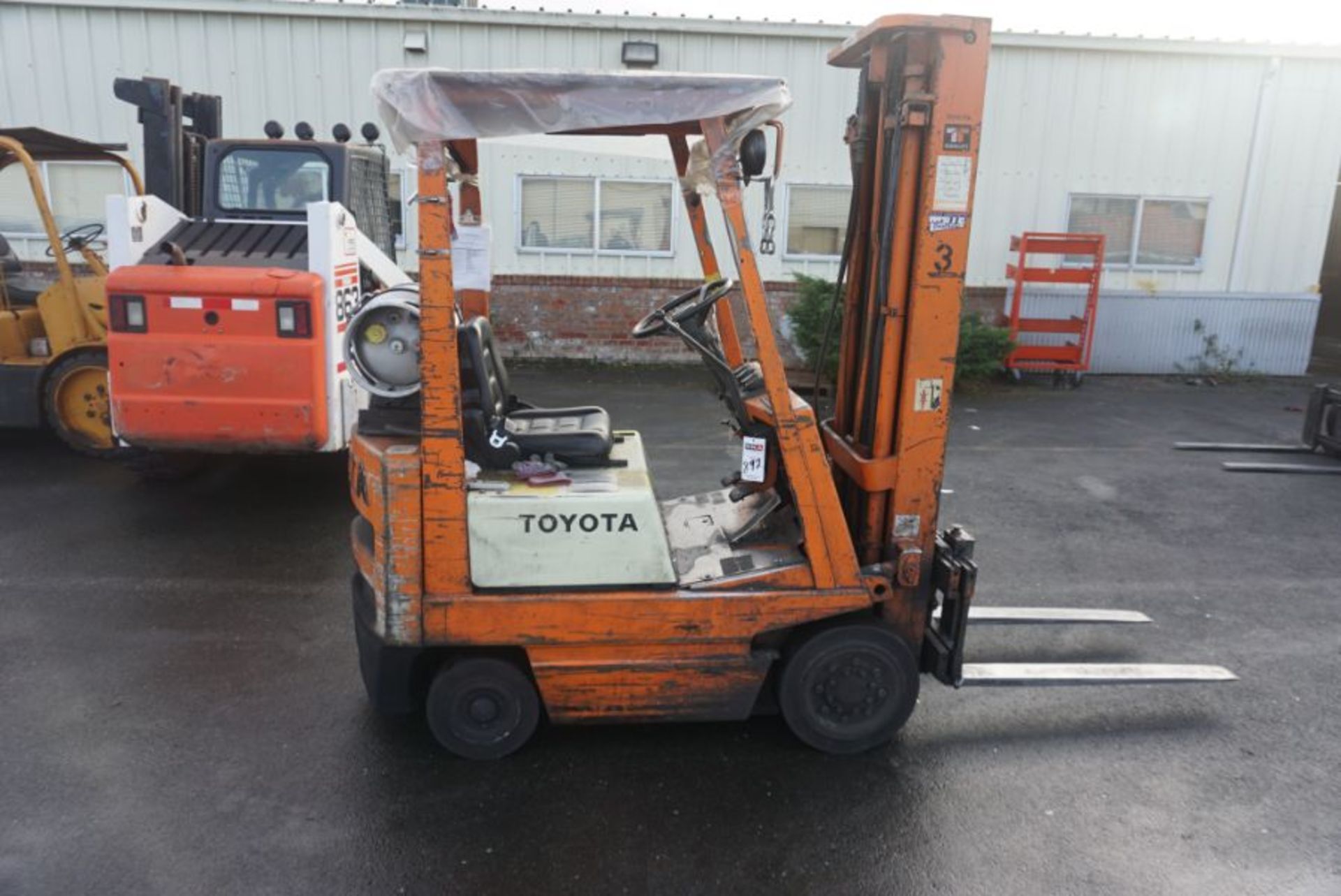 Toyota Forklift 2,500 lbs - Image 4 of 6