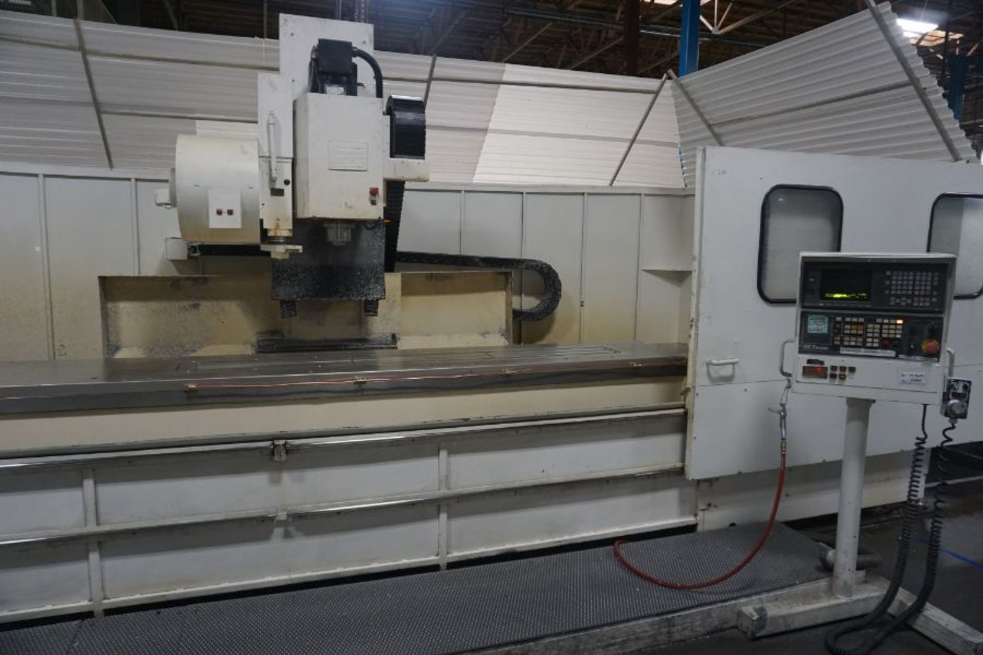 Komo VMC-180, Fanuc 16M, 180" x 24" x 22" travels, 10k RPM, CT40, 30 ATC, s/n 9996-03-01-97, New - Image 3 of 8