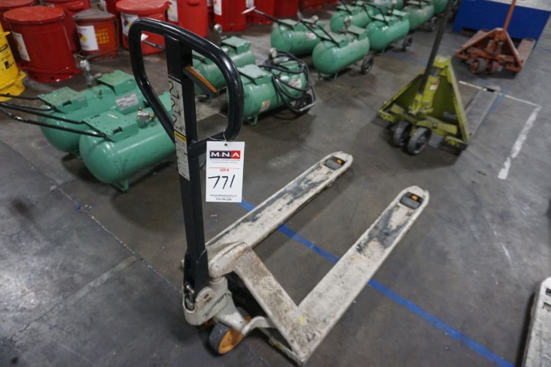 Crown Pallet Jack - Image 3 of 3