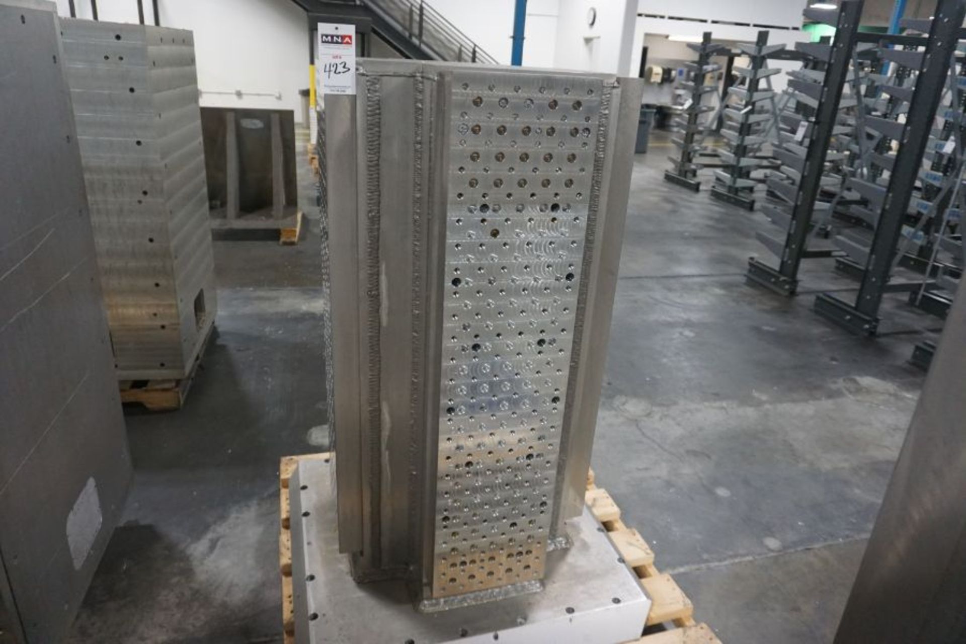 1000 mm Aluminum Tombstone, 38" x 40" x 56" - Image 3 of 4