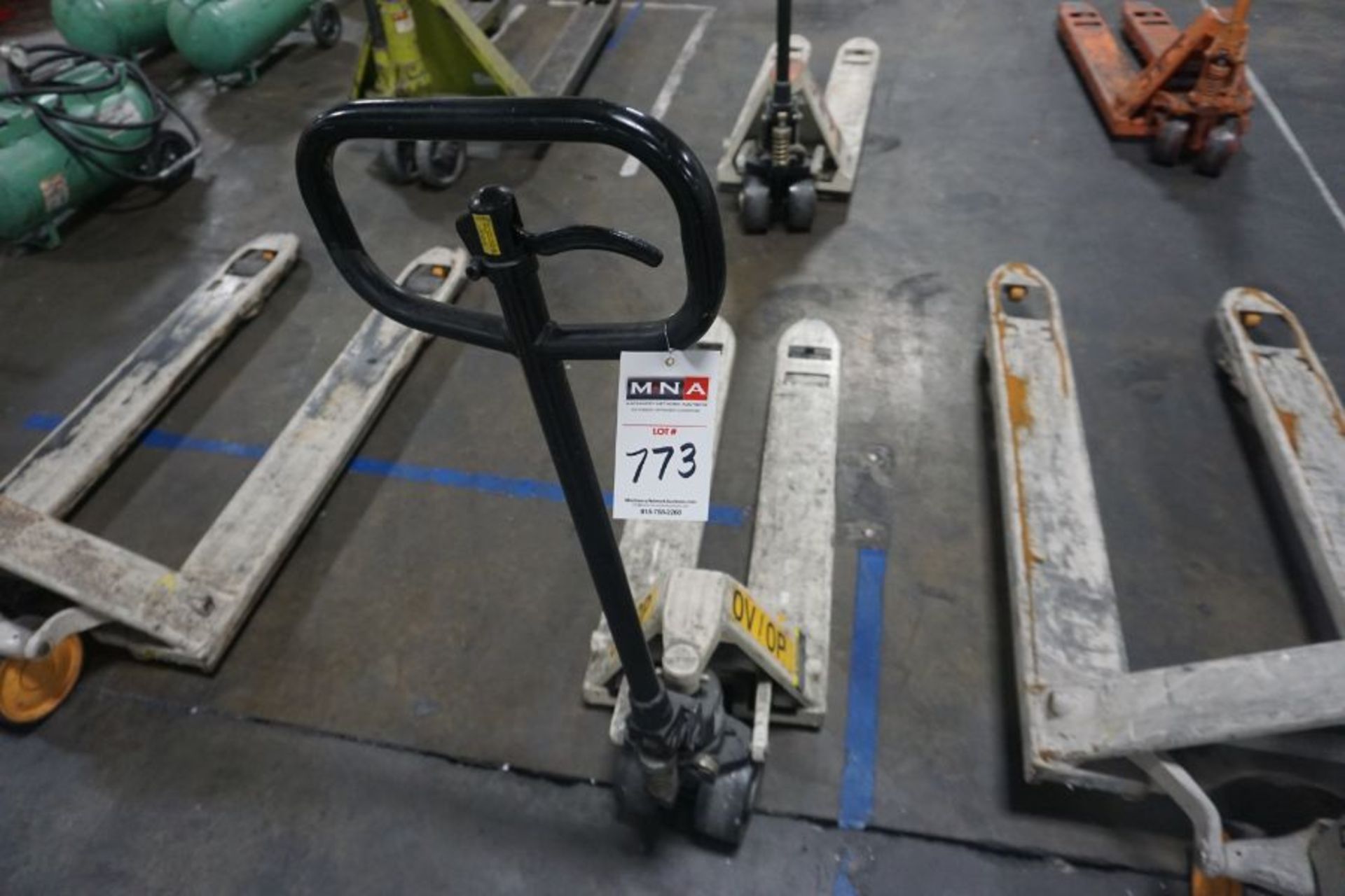 Narrow Fork Pallet Jack - Image 3 of 3