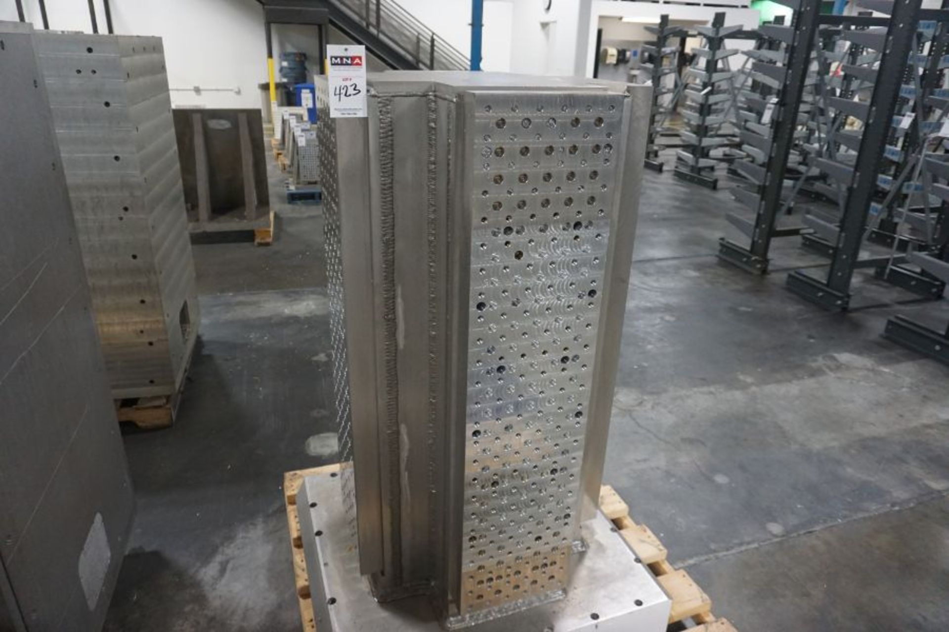 1000 mm Aluminum Tombstone, 38" x 40" x 56" - Image 4 of 4