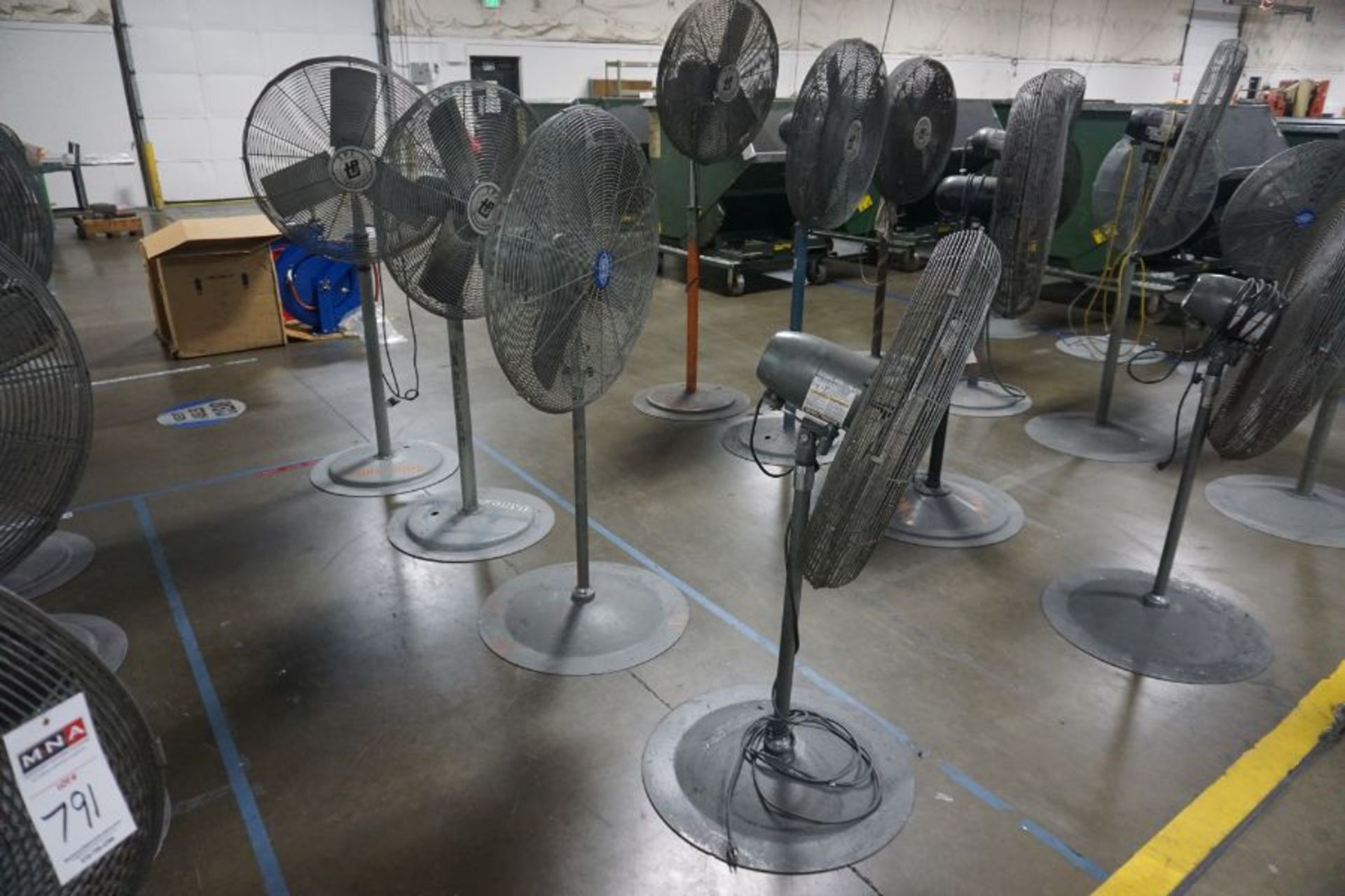 36'' Floor Model Fans - Image 2 of 4