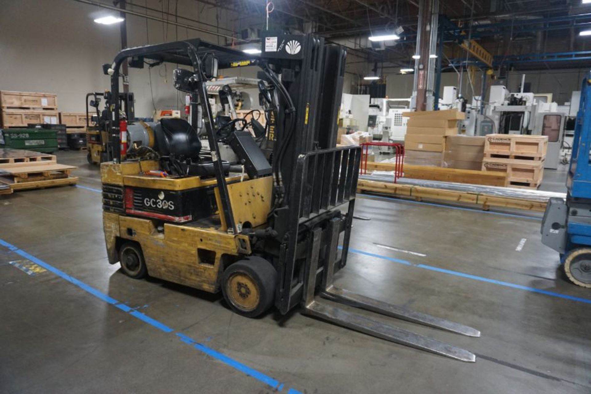 Daewoo m/n GC30S -2 Forklift s/n 0400263 3 Stage Mast - Image 3 of 6