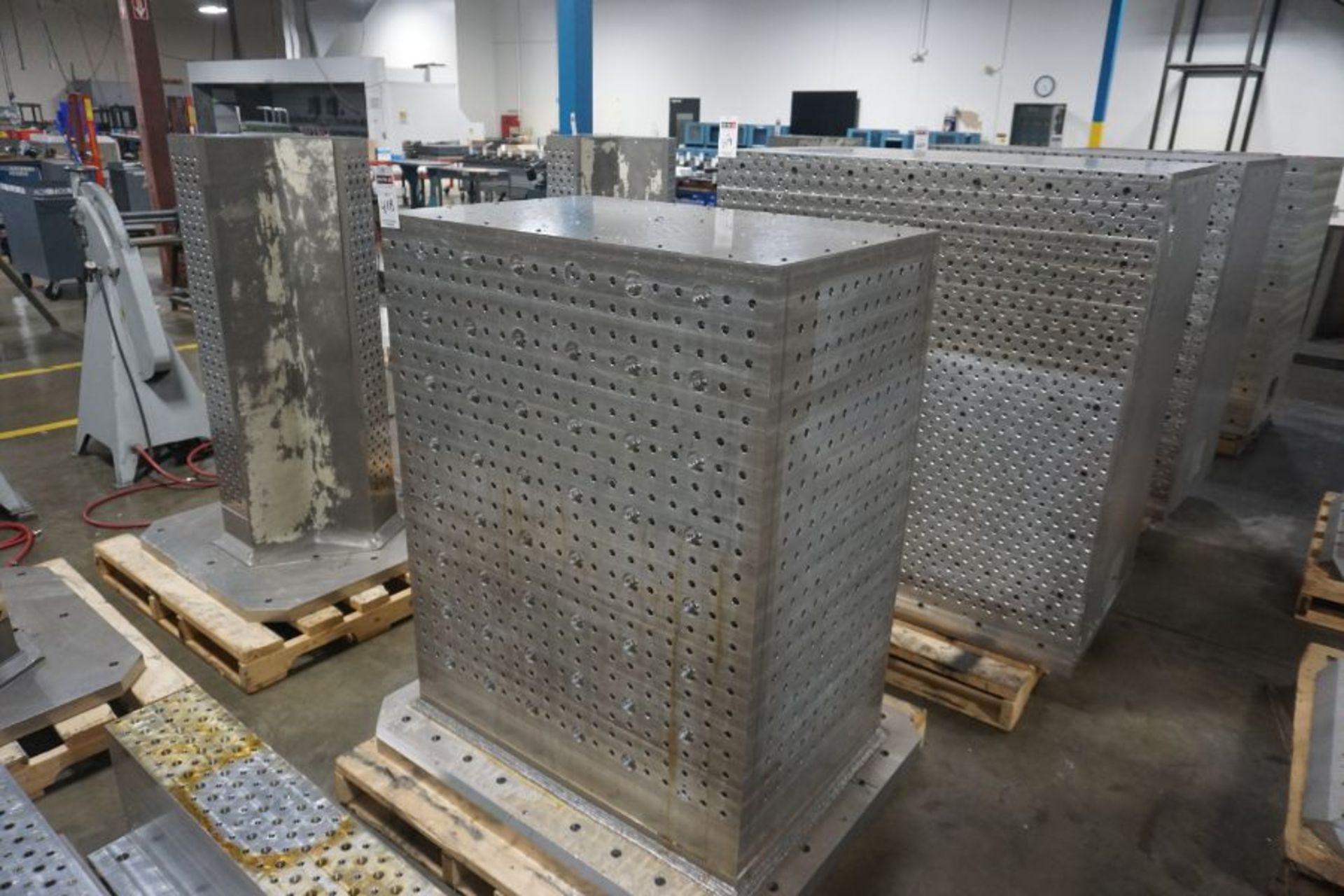 1000 mm Aluminum Tombstone, 49" x 39" x 56" - Image 3 of 5
