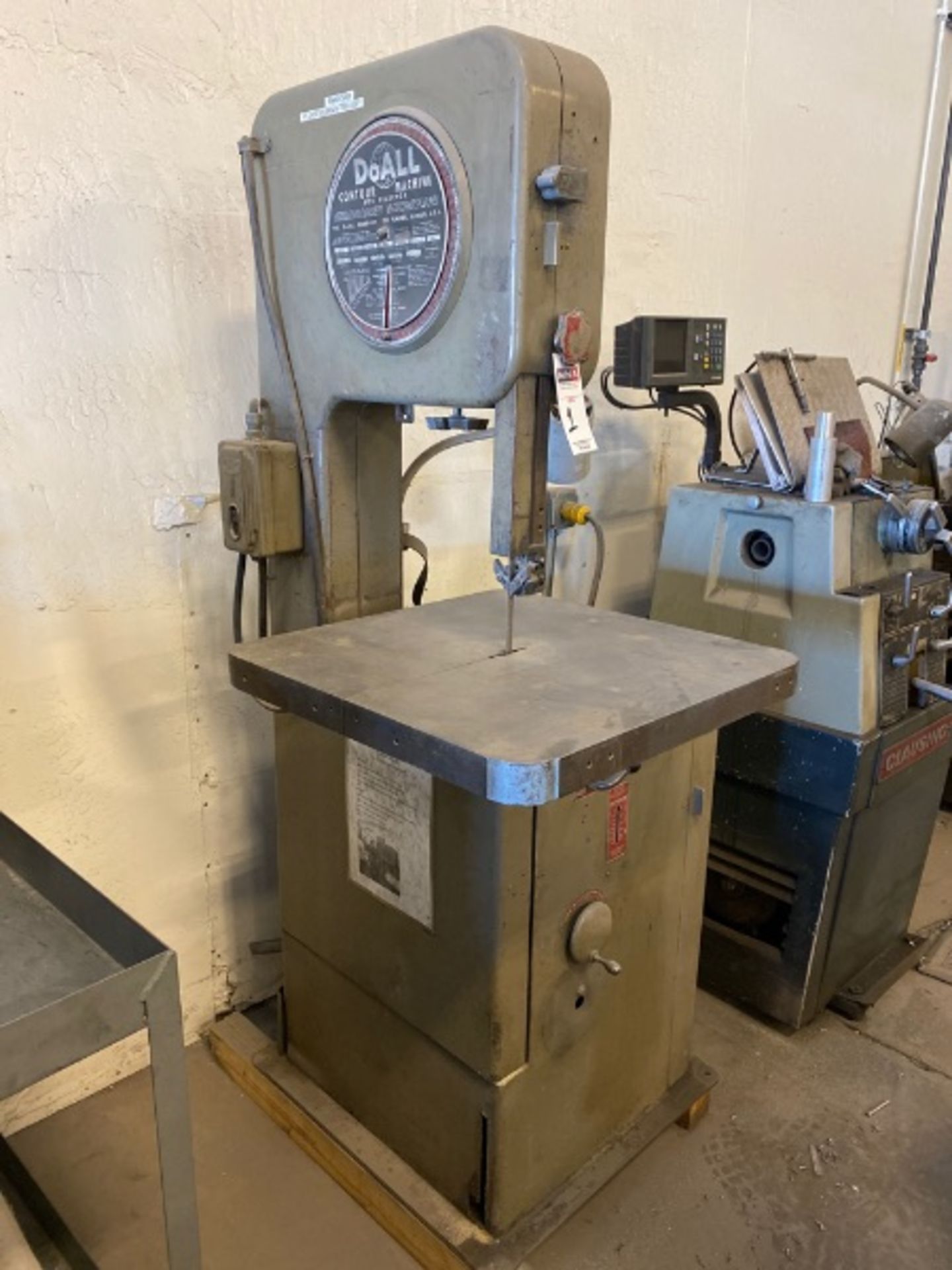 DoAll 16-SFP Vertical Bandsaw