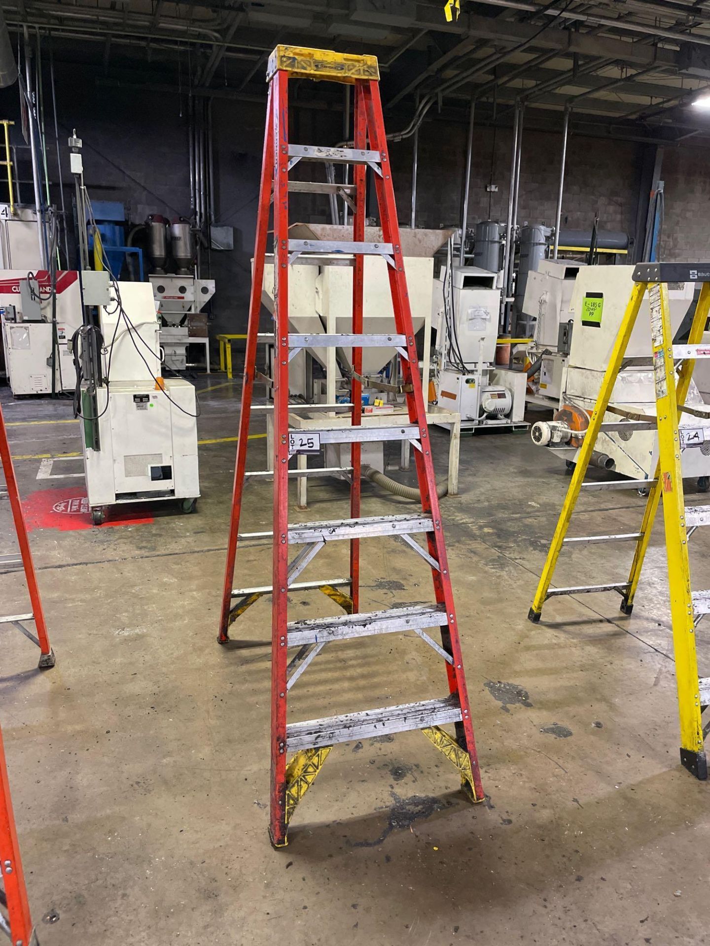 8ft Ladder, 300lb Duty Rating