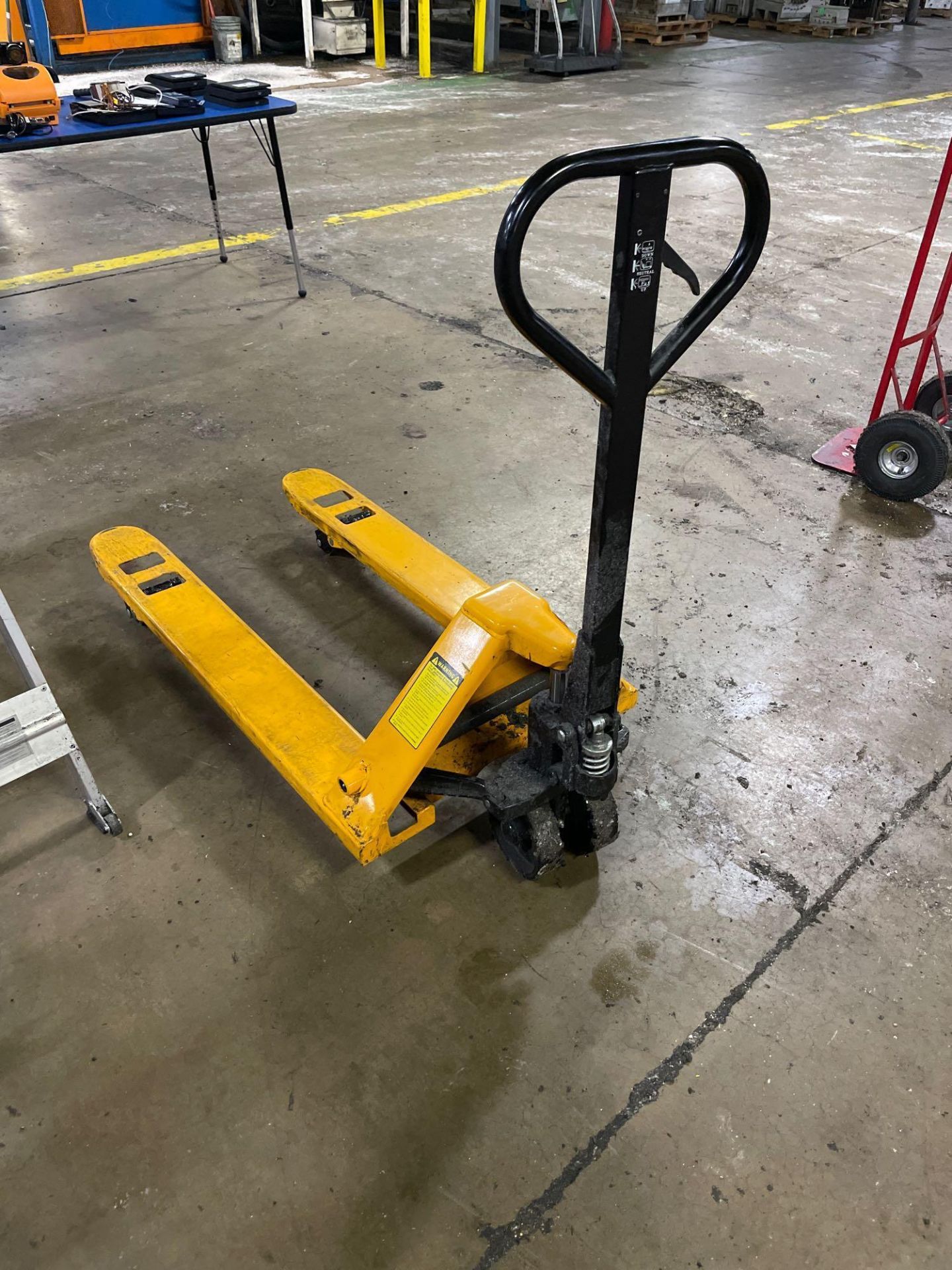 Uline Short Fork Pallet Jack, M/N- H-4803, S/N- 187800, 5,500lb Max Capacity, 42in Forks - Image 3 of 4