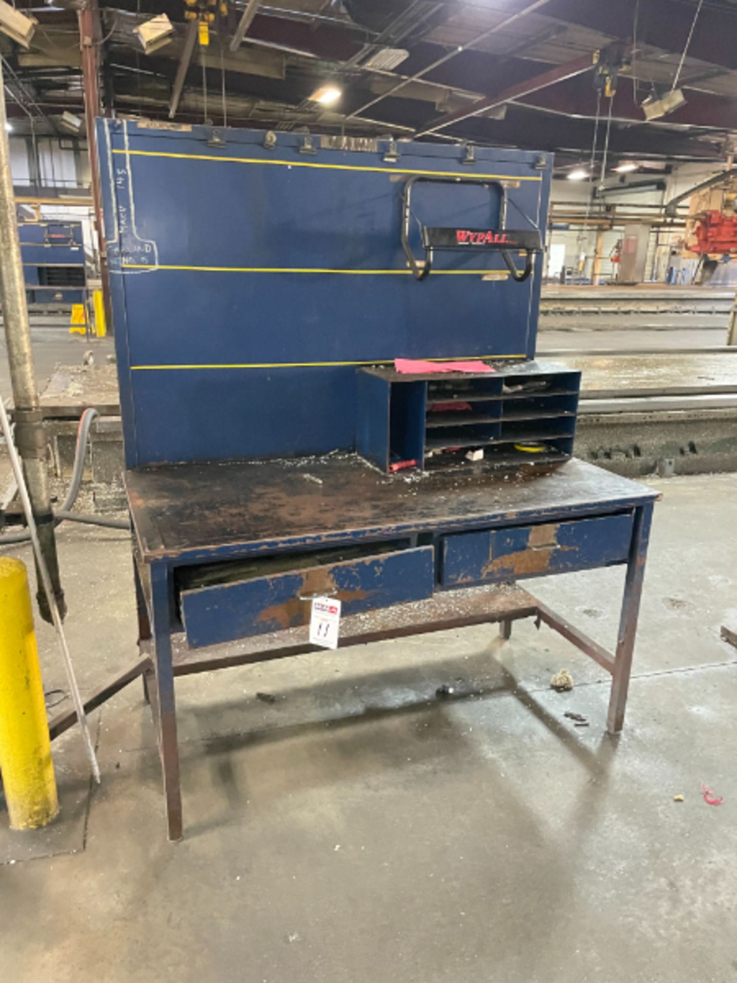 Metal Work Bench - Image 2 of 3