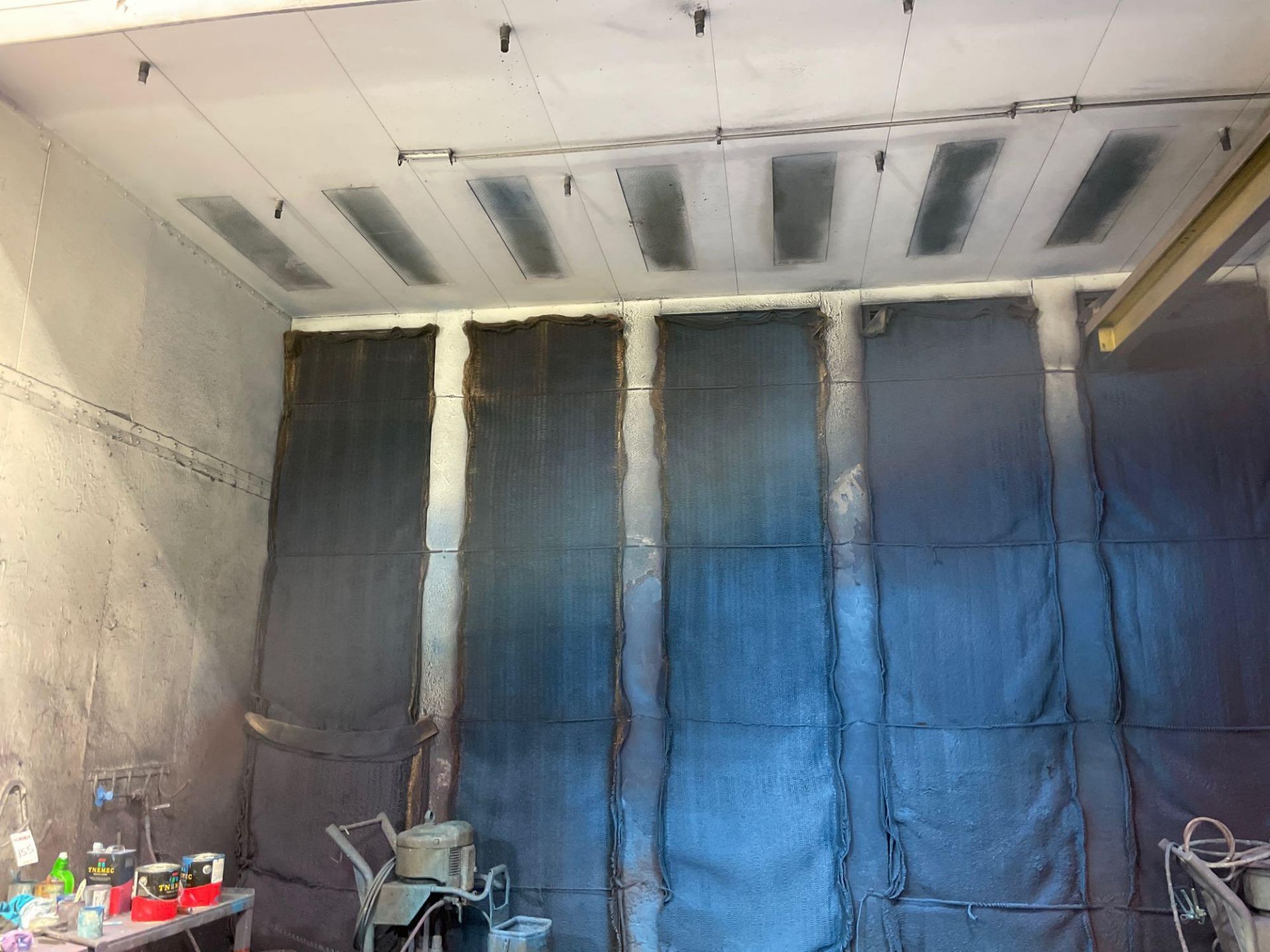 Paint booth "A" - enclosed with pull thru filter - Image 3 of 4