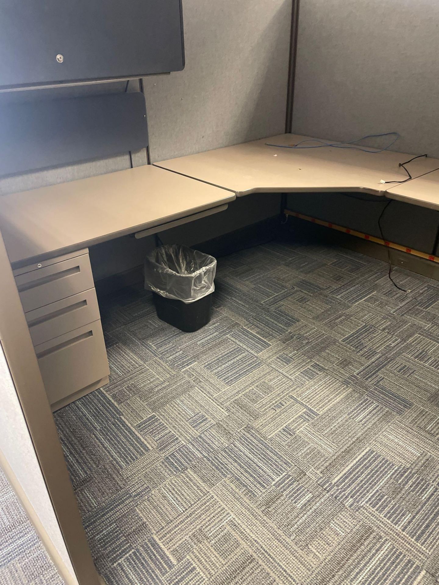 Cubicles, Desks, & Chairs - Image 5 of 7