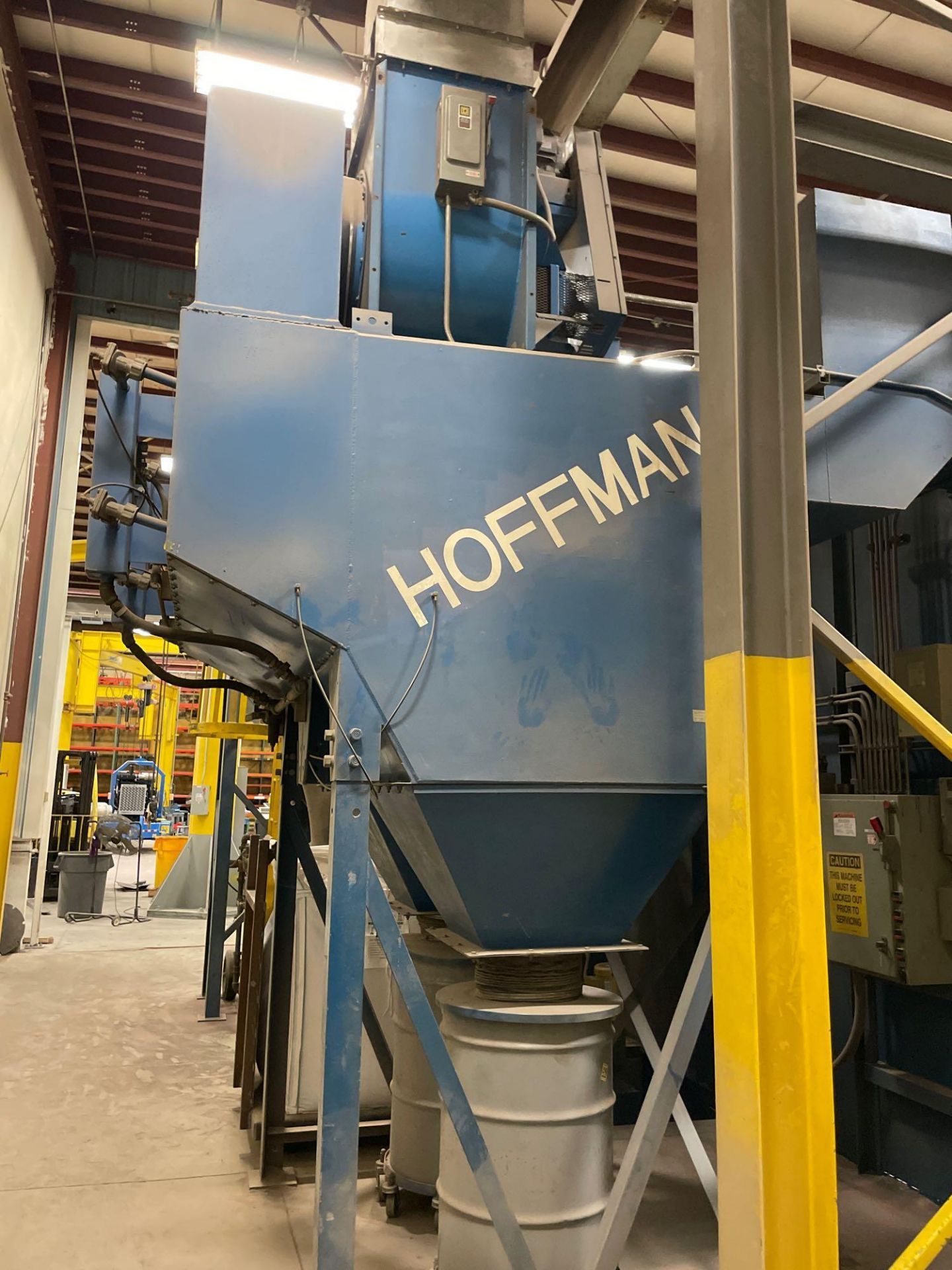 Hoffman Abrasive Blast booth, approx 18' x 12' x 12'h, perforated floor, media conveyor, elevator - Image 6 of 9