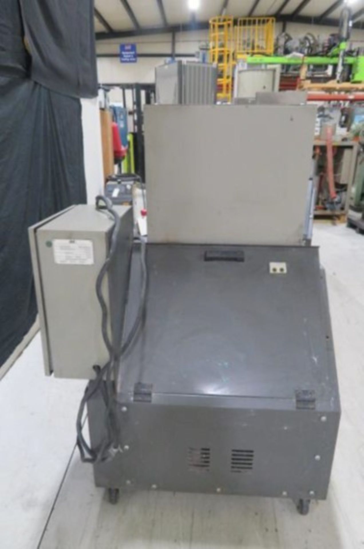 10 HP AEC GRANULATOR MODEL GP1018 MFG 2016 *NEEDS REPAIR, NEED DOOR, DOOR LATCH & BLADES* - Image 4 of 10