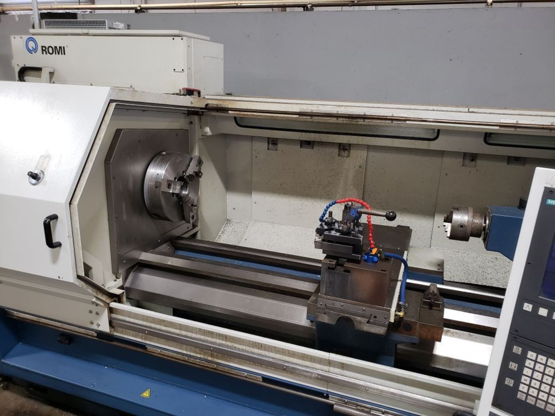 Romi C680 CNC Flat Bed Lathe, Siemens 802D SL PRO Teach-in control, 26.8" Swing x 78.7" centers, - Image 3 of 7