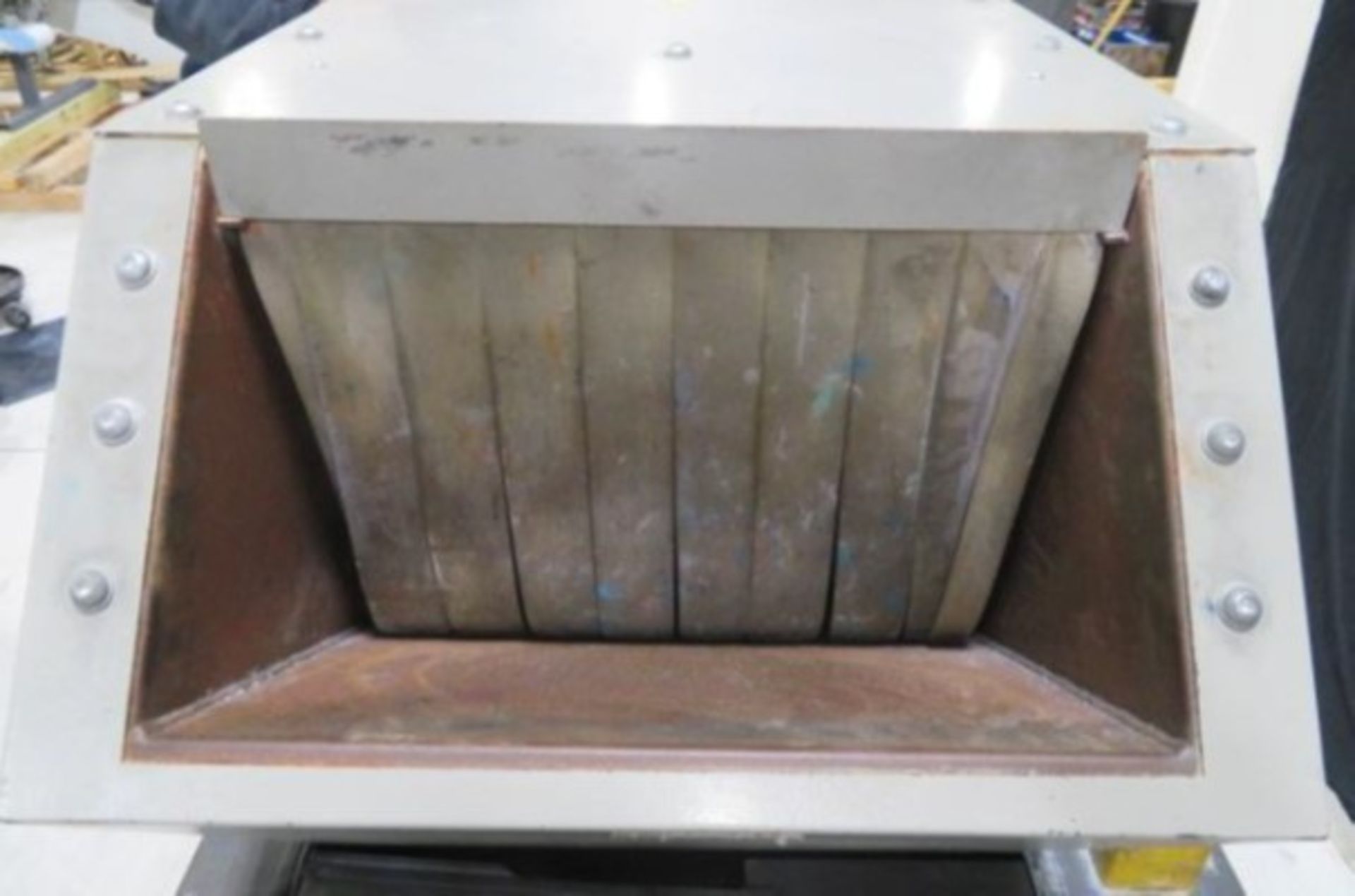 10 HP AEC GRANULATOR MODEL GP1018 MFG 2016 *NEEDS REPAIR, NEED DOOR, DOOR LATCH & BLADES* - Image 6 of 10