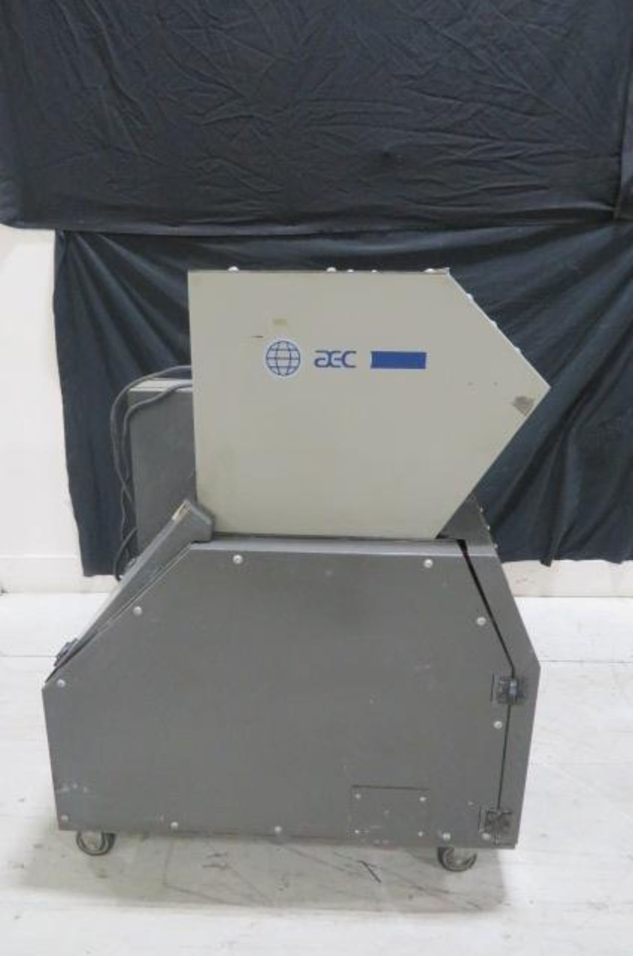 10 HP AEC GRANULATOR MODEL GP1018 MFG 2016 *NEEDS REPAIR, NEED DOOR, DOOR LATCH & BLADES* - Image 3 of 10