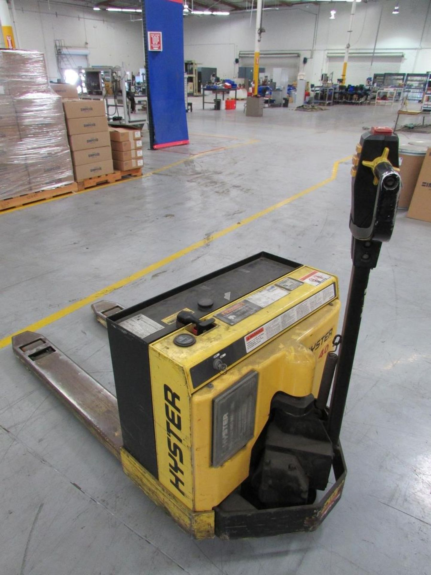 Hyster W40XT 4,000Lb 24V Electric Pallet Lift Truck (2000) - Image 12 of 24