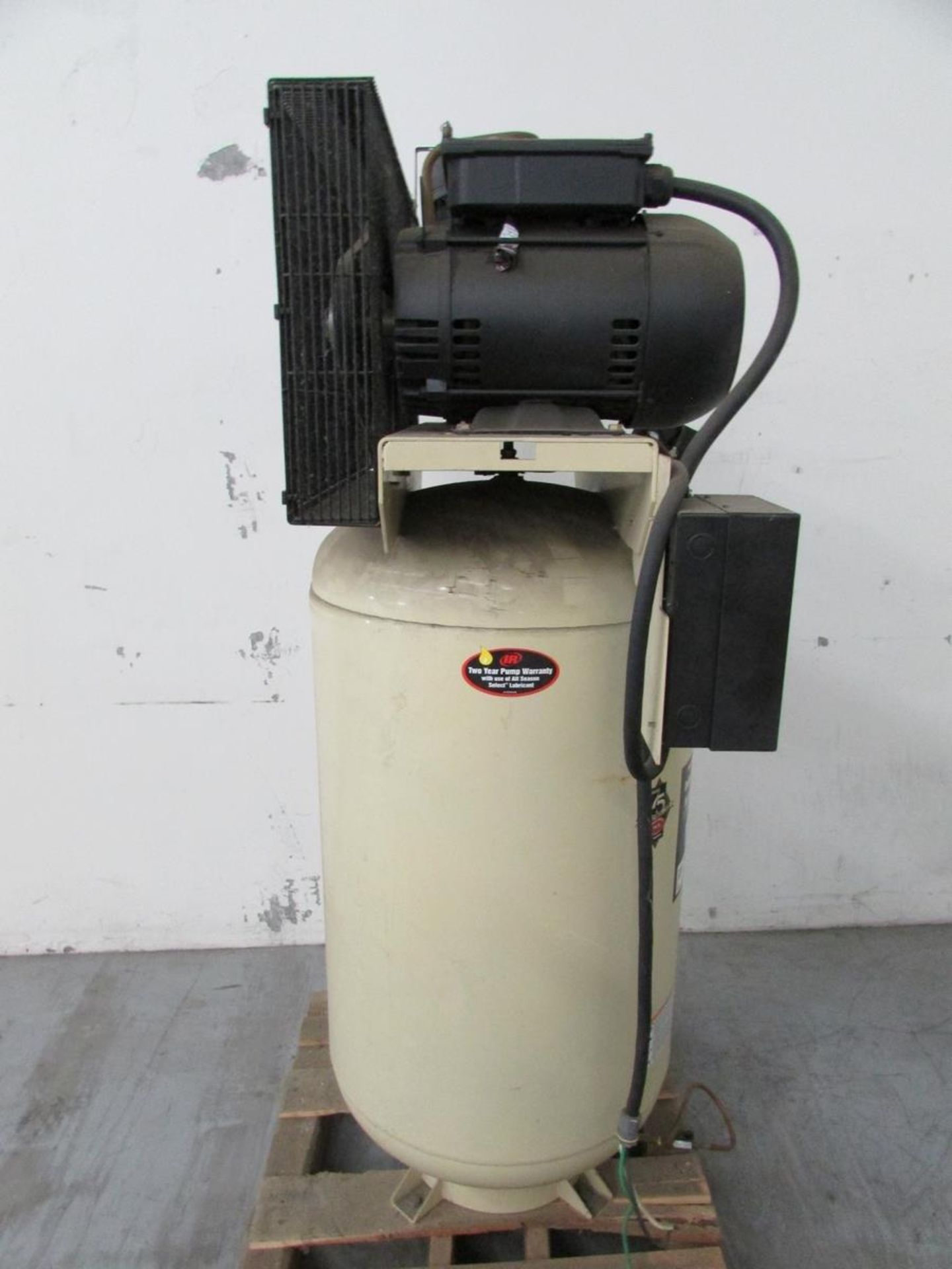Ingersoll Rand TS7N7.5 7-1/2HP 2-Stage Vertical Tank Mounted Air Compressor - Image 15 of 20