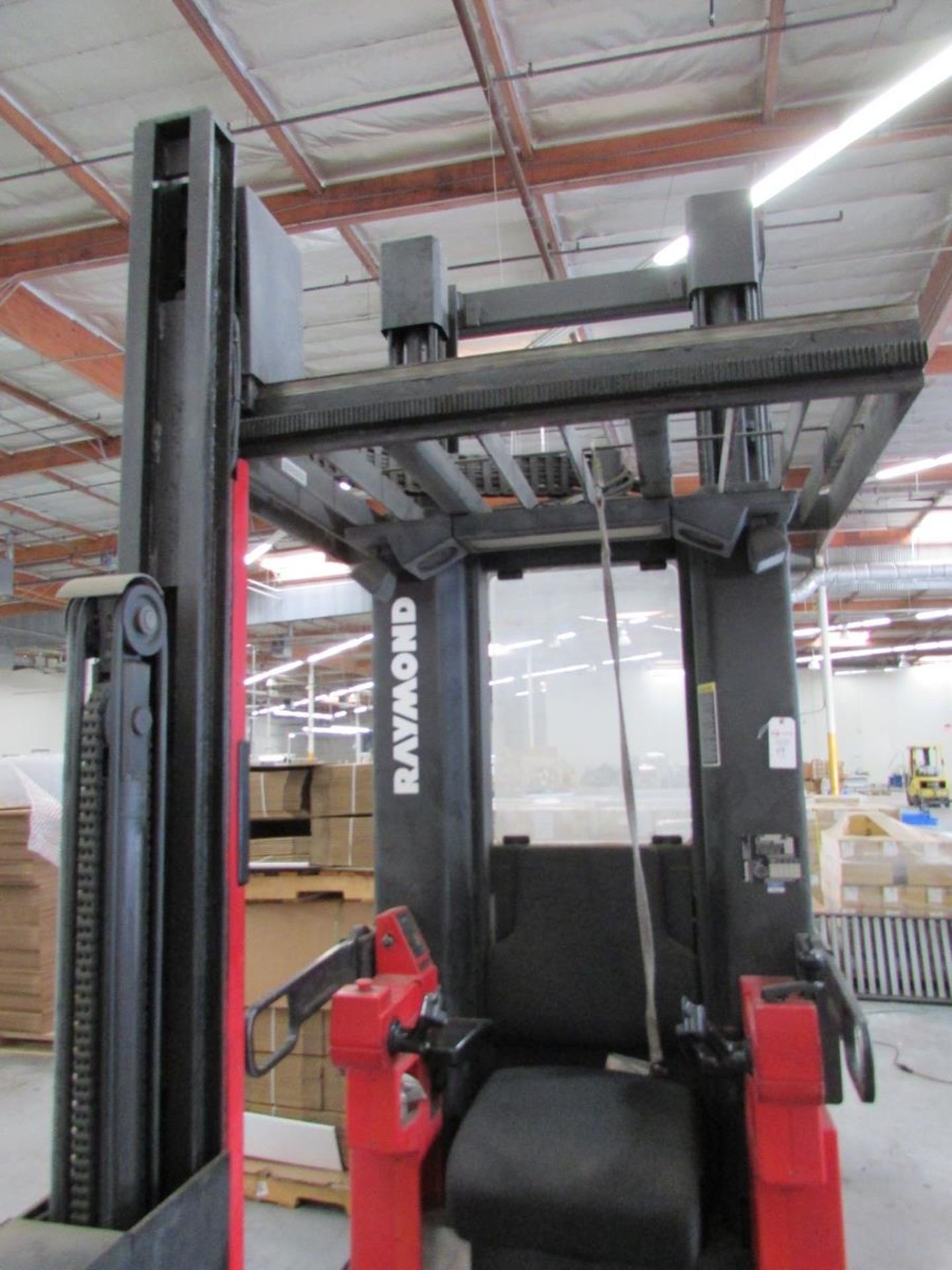 Raymond 537-CSR30T 48V Electric Narrow Aisle Swing Reach Lift Truck - Image 10 of 32