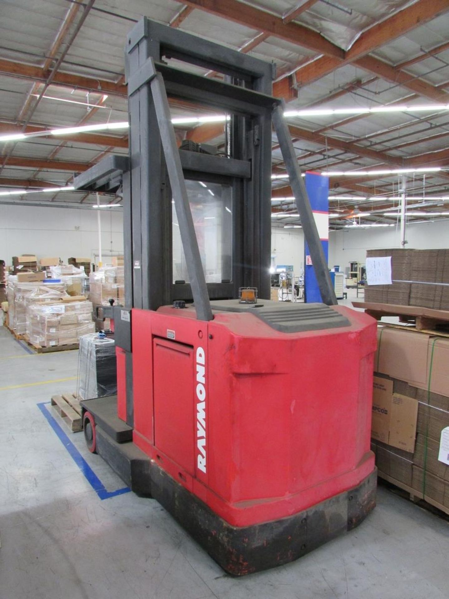 Raymond 537-CSR30T 48V Electric Narrow Aisle Swing Reach Lift Truck - Image 18 of 32