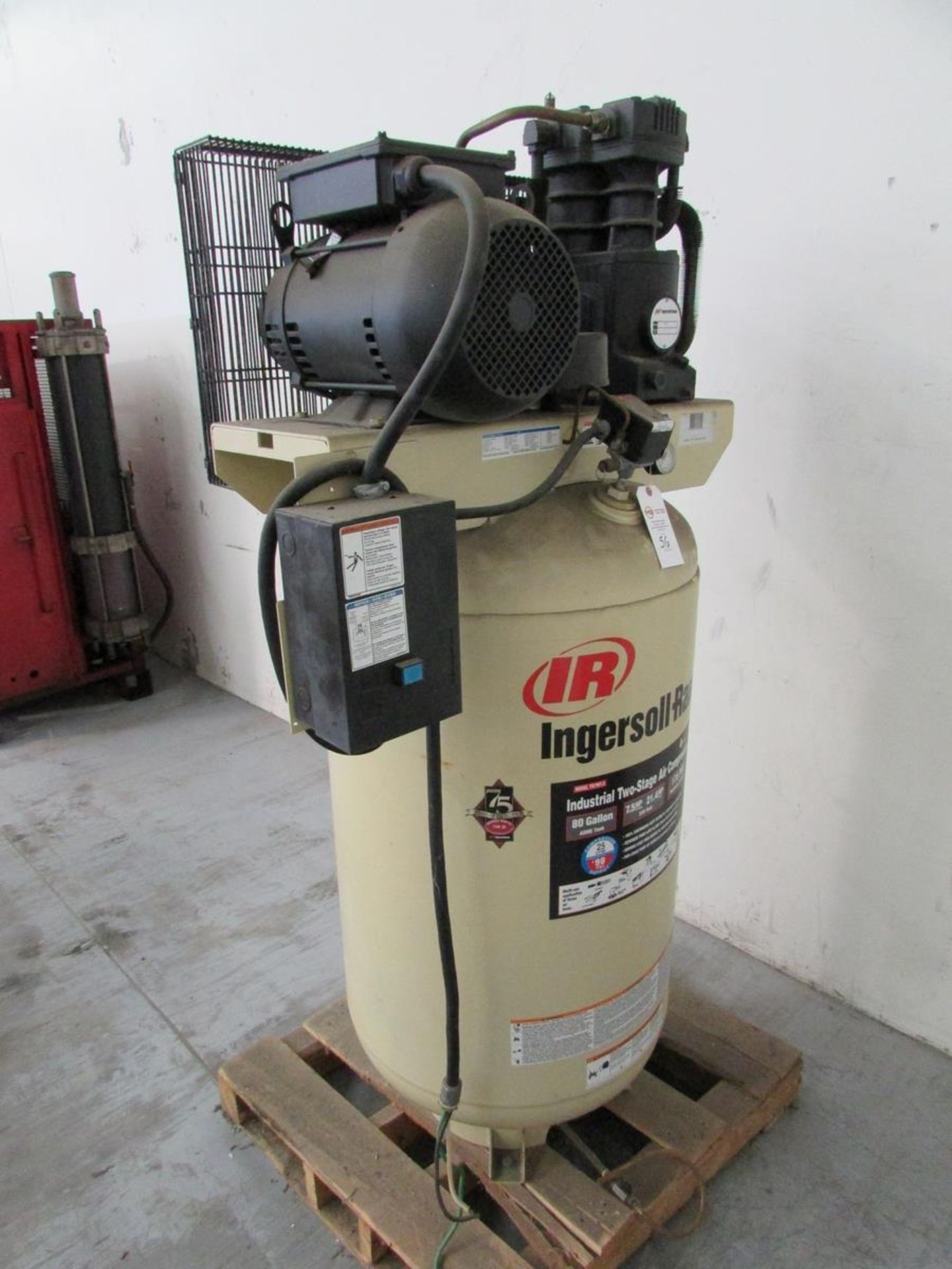 Ingersoll Rand TS7N7.5 7-1/2HP 2-Stage Vertical Tank Mounted Air Compressor - Image 2 of 20