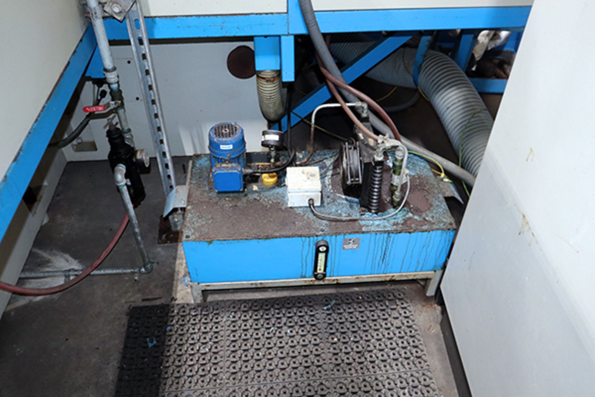 Hol Monta UB 50 Cylindrical Grinding Machine (2014) - Image 9 of 10