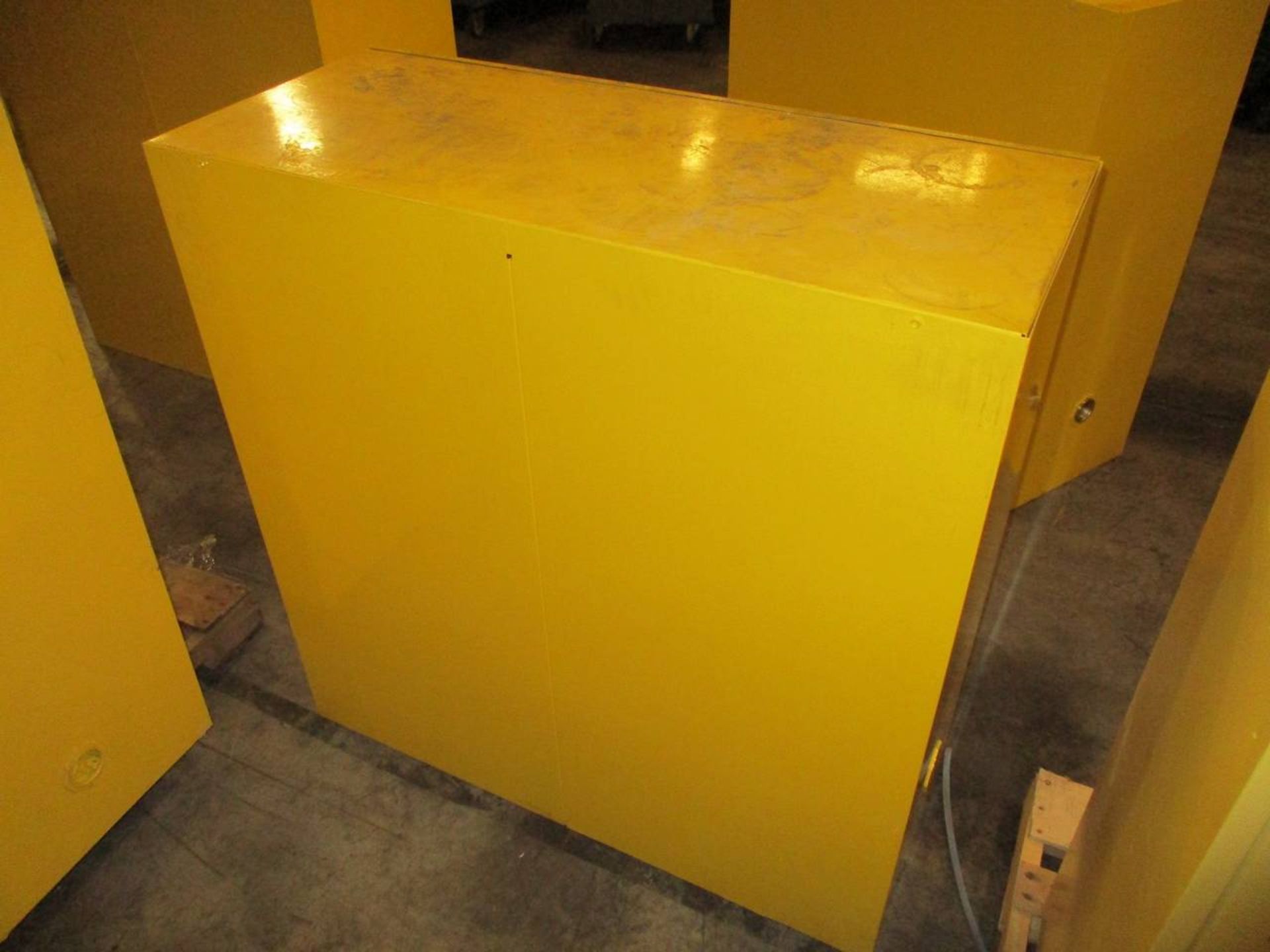 U-Line H-1563M / 873000 30 Gallon Flammable Liquid Storage Cabinet - Image 4 of 4