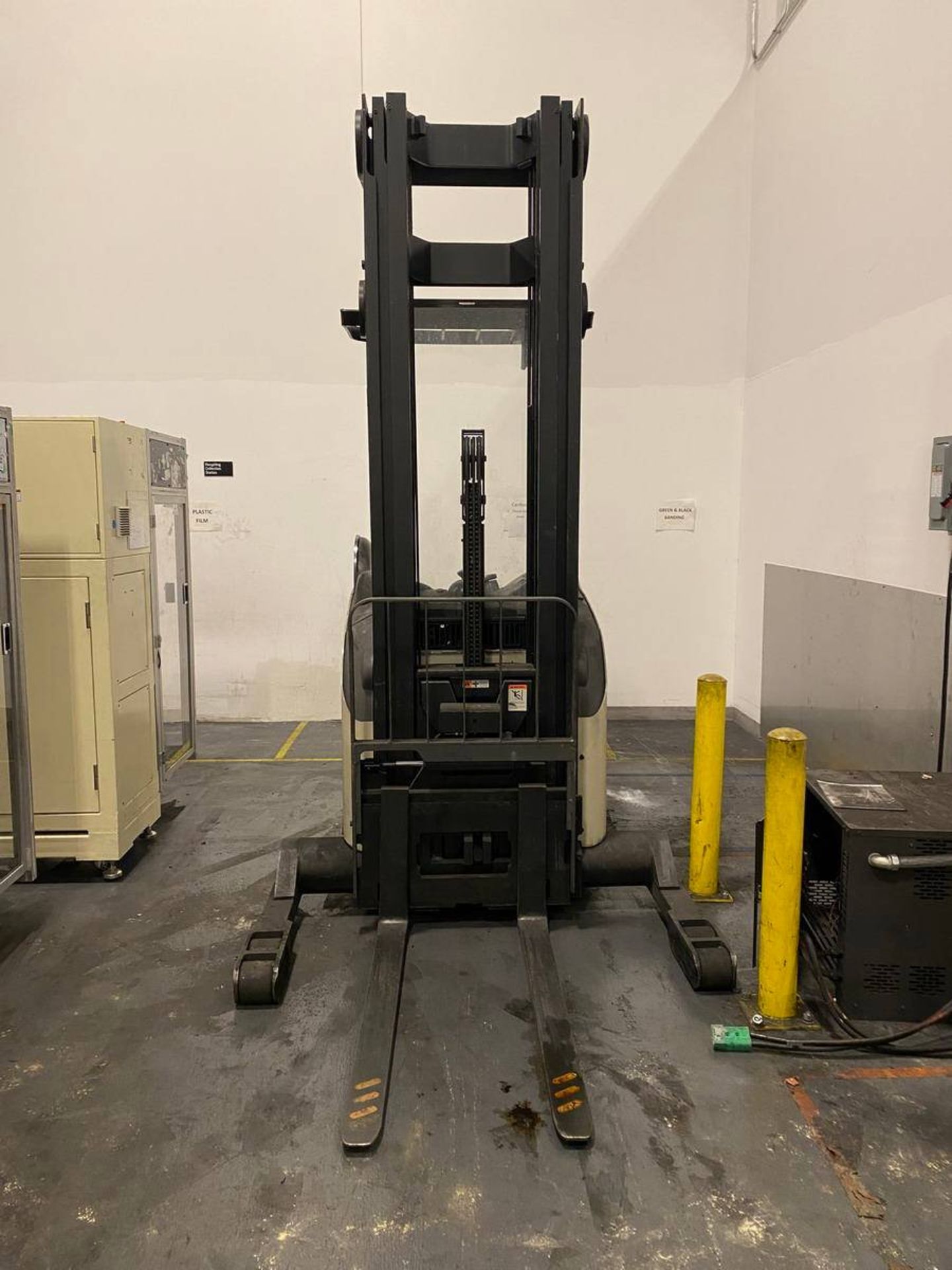 Crown RR5725-35 Electric Stand Up Forklift