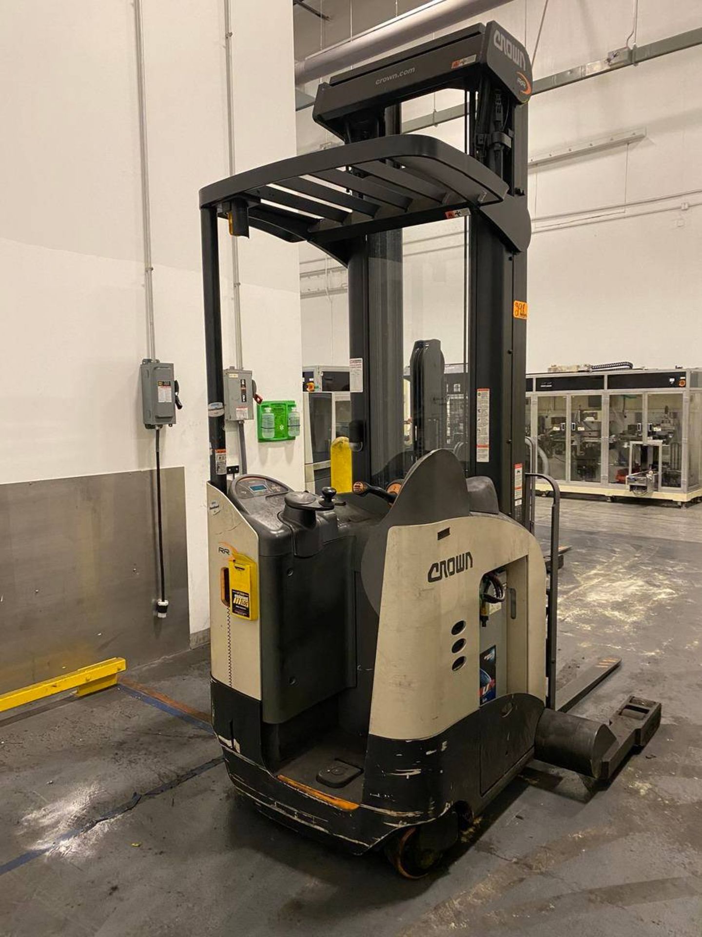 Crown RR5725-35 Electric Stand Up Forklift - Image 2 of 11