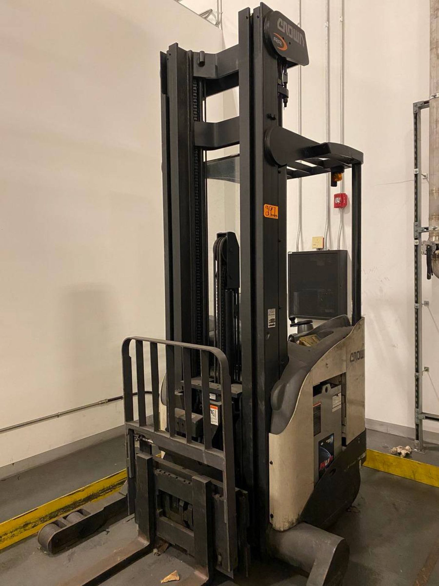 Crown RR5725-35 Electric Stand Up Forklift - Image 5 of 9