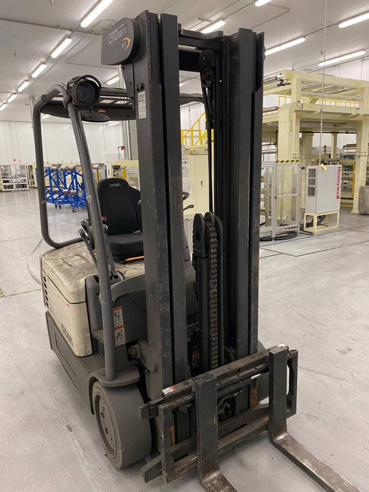 Crown SC4520-30 Electric Forklift Truck - Image 8 of 12