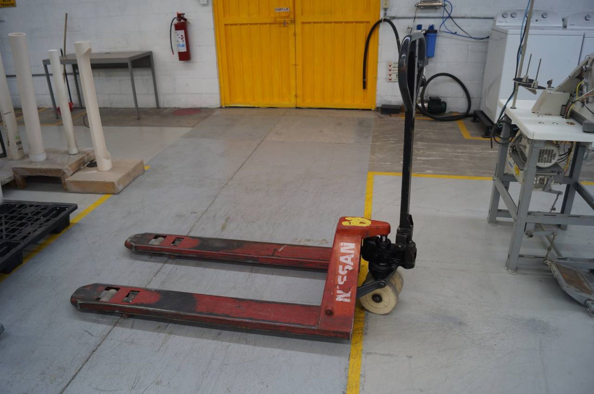 Nissan Pallet Jack - Image 2 of 2