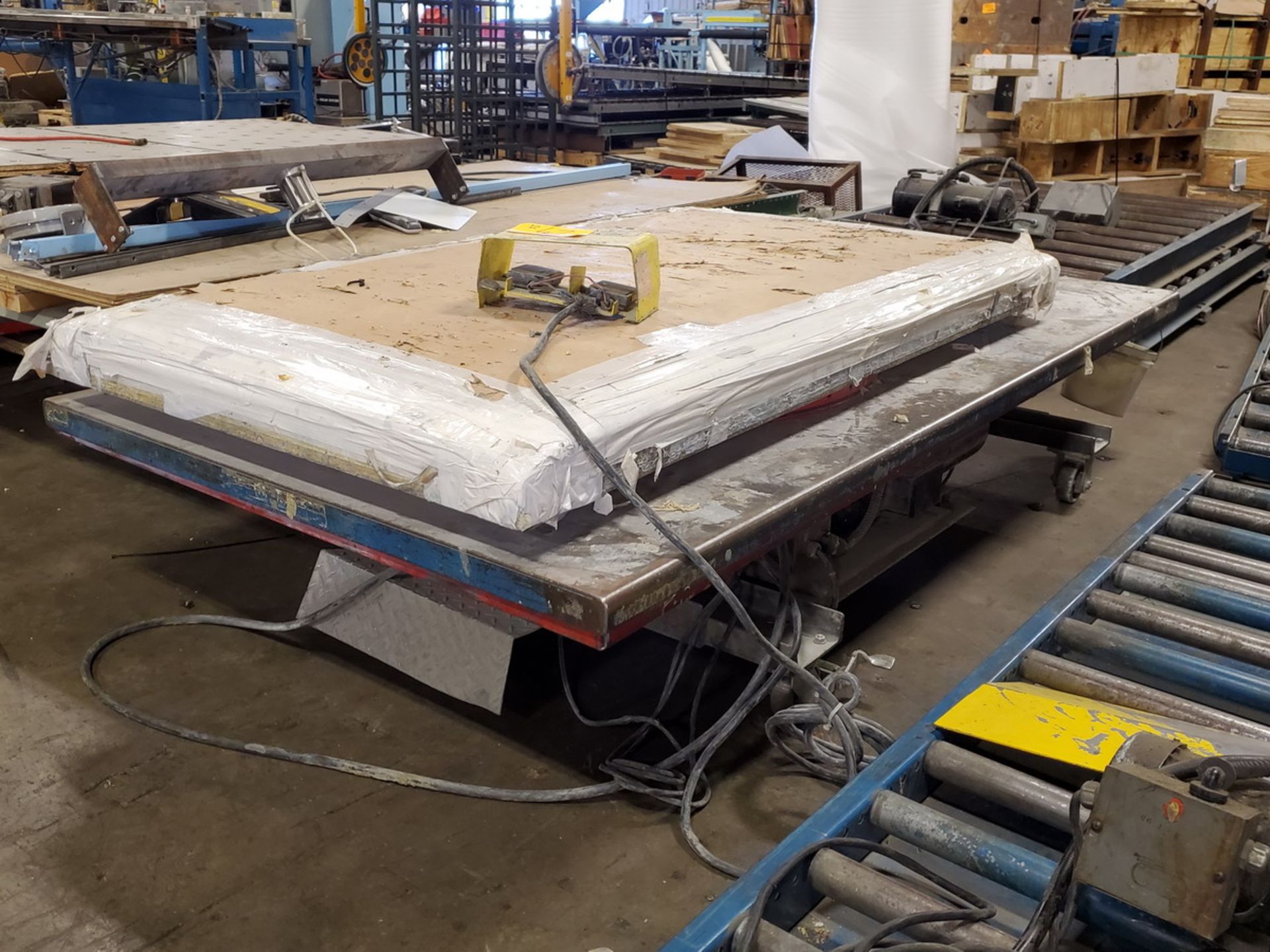 Hydraulic Lift Table, 96" x 48"; Top Table 72" x 40", on Casters - Image 2 of 4