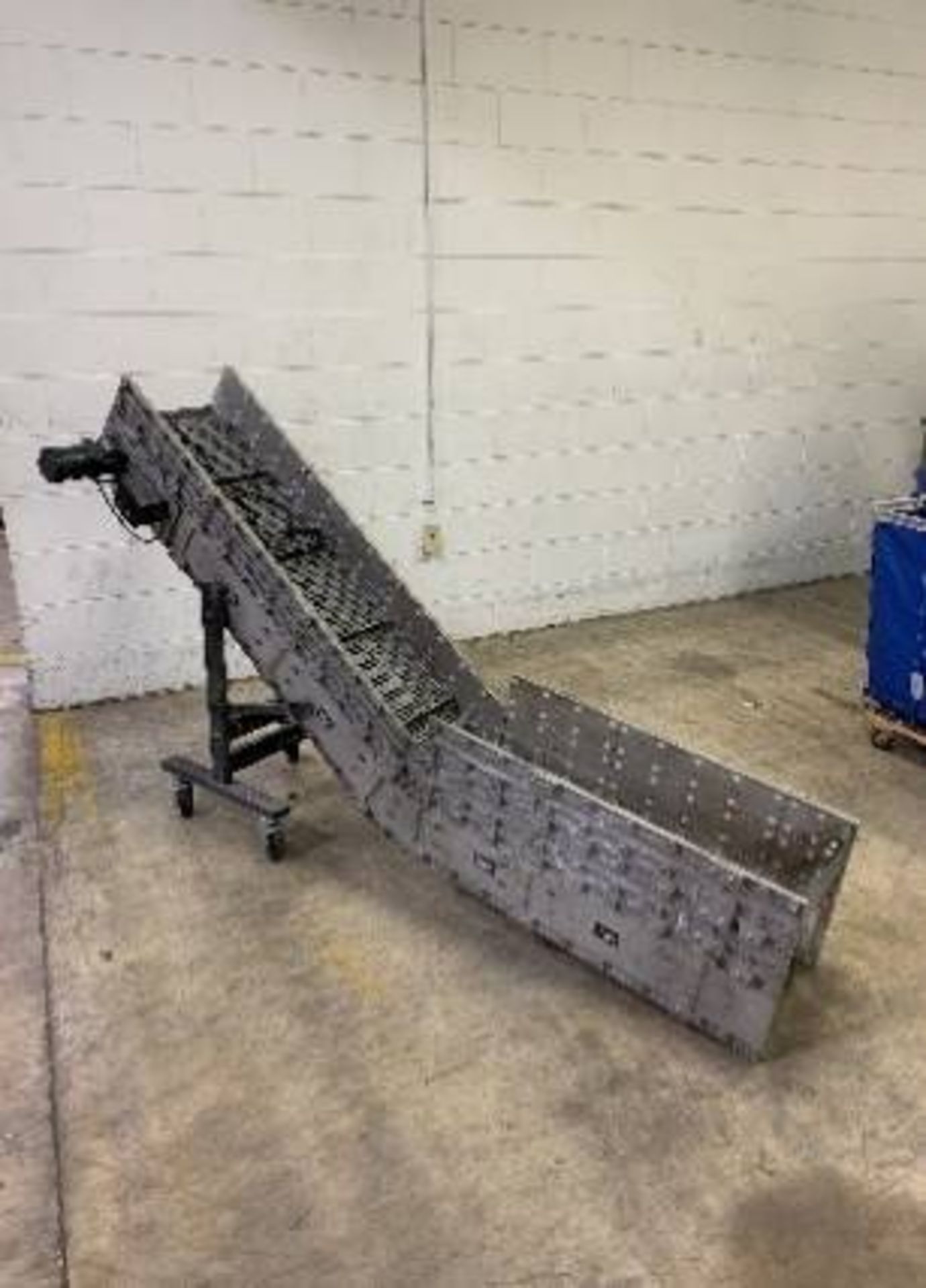 Lot of (5) Dynamic Conveyor corp. Motorizied Incline Conveyor - Image 2 of 5