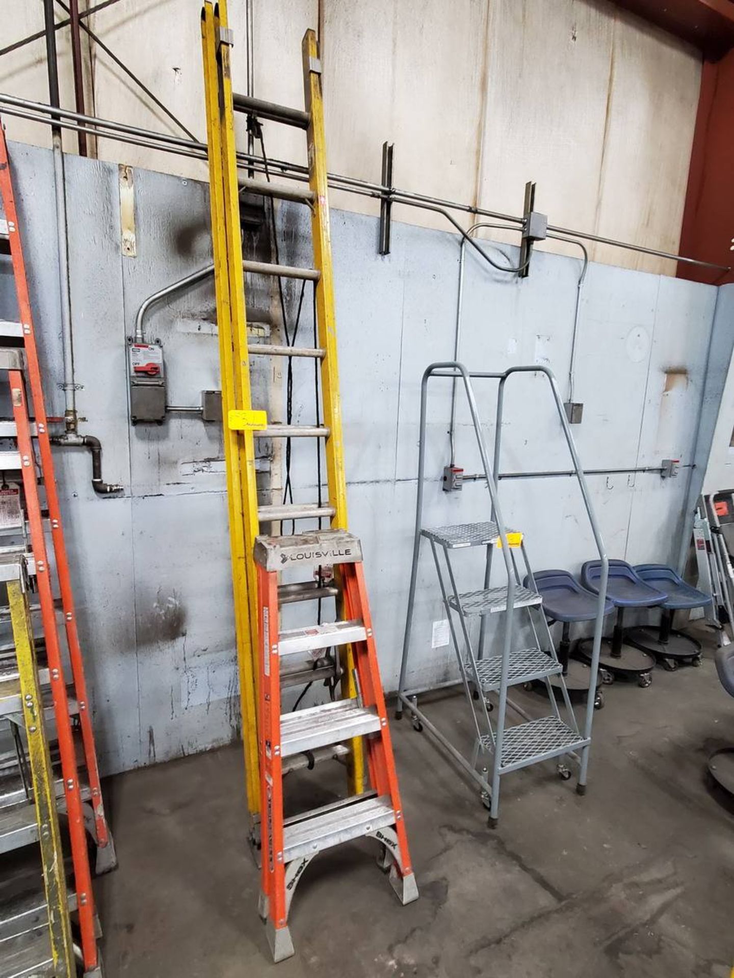 Louisville (1) 20' Alum. Extension Ladder 250 Cap.