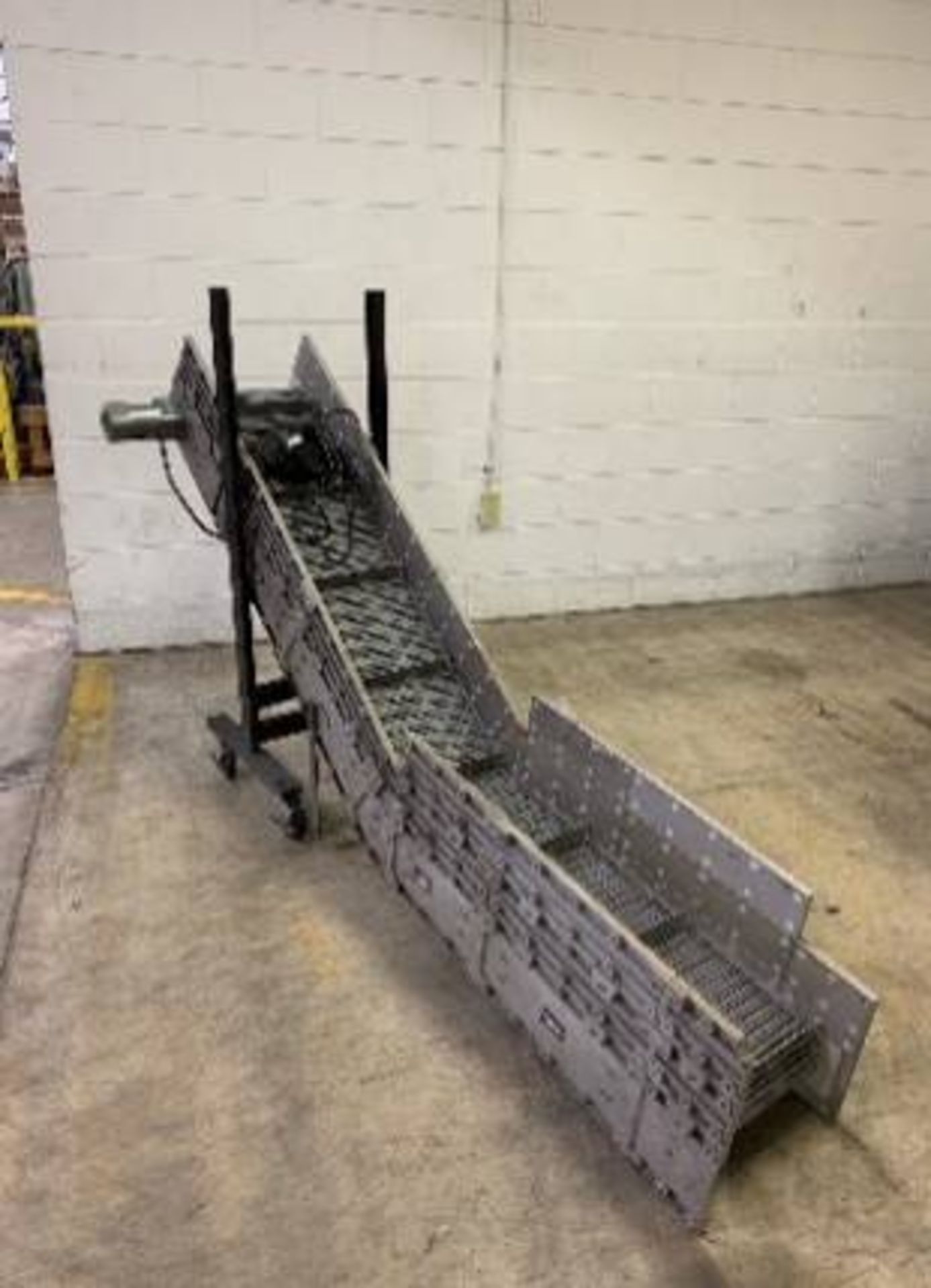 Lot of (5) Dynamic Conveyor corp. Motorizied Incline Conveyor