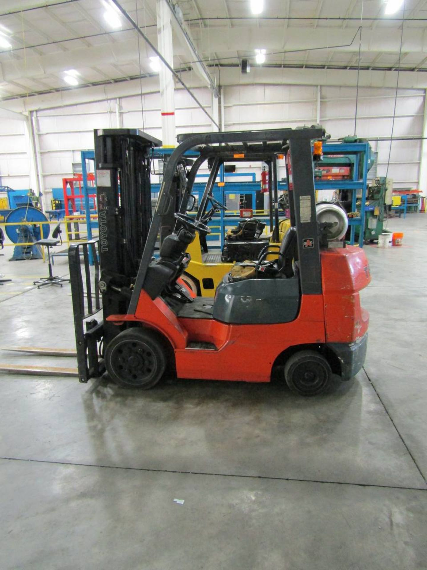 Toyota 7FHCU25 4,500 Lb. Capacity Forklift Truck