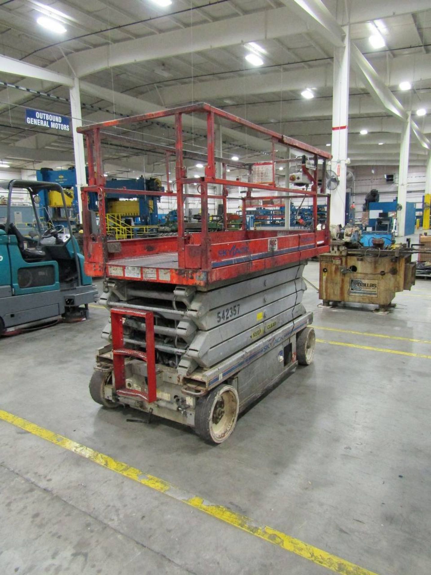 Skyjack SJIII4632 24V Electric Scissor Lift - Image 5 of 10