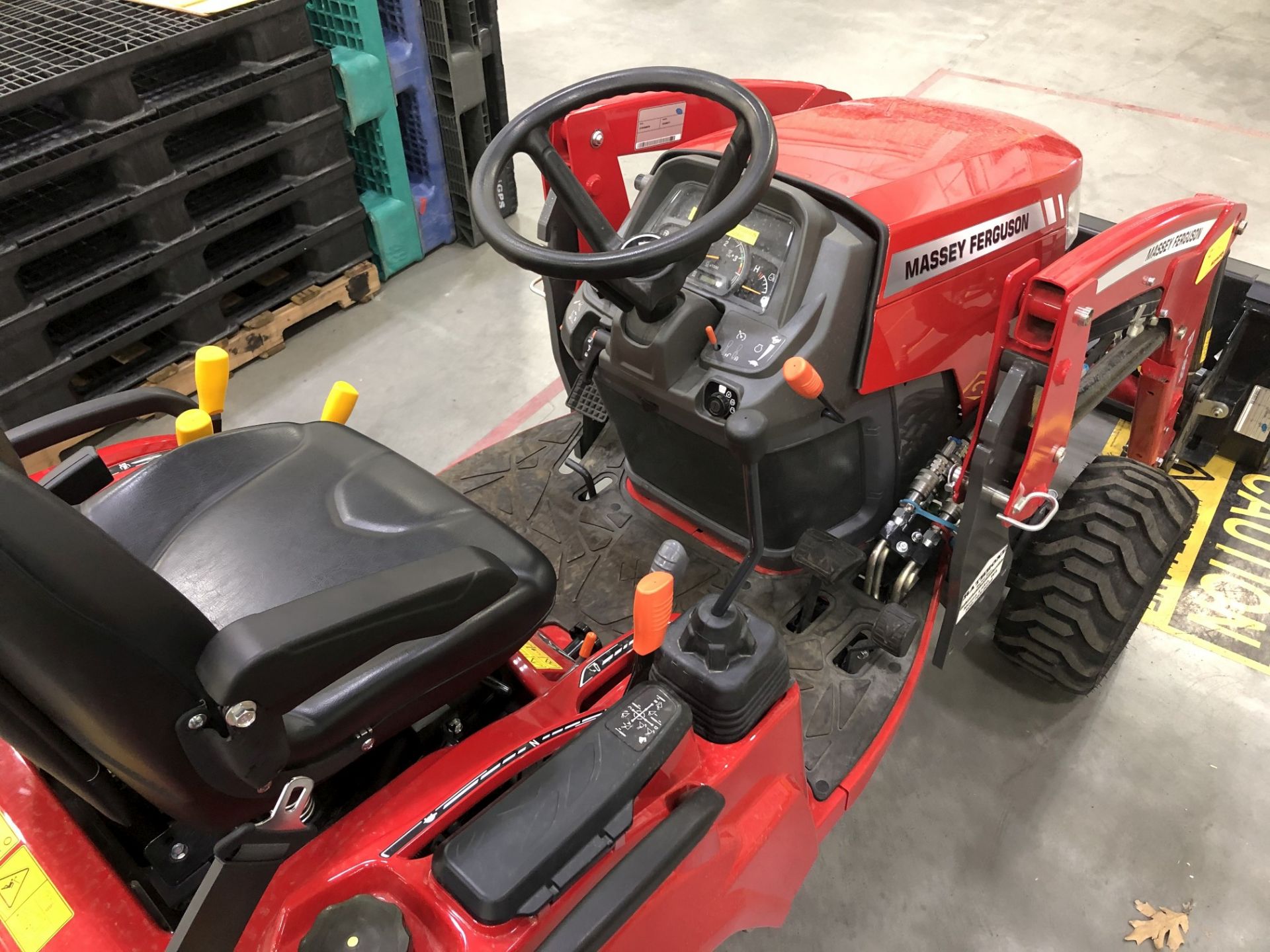 2019 Massey Ferguson GC1725M Tractor w/ Front Loader - Image 6 of 8