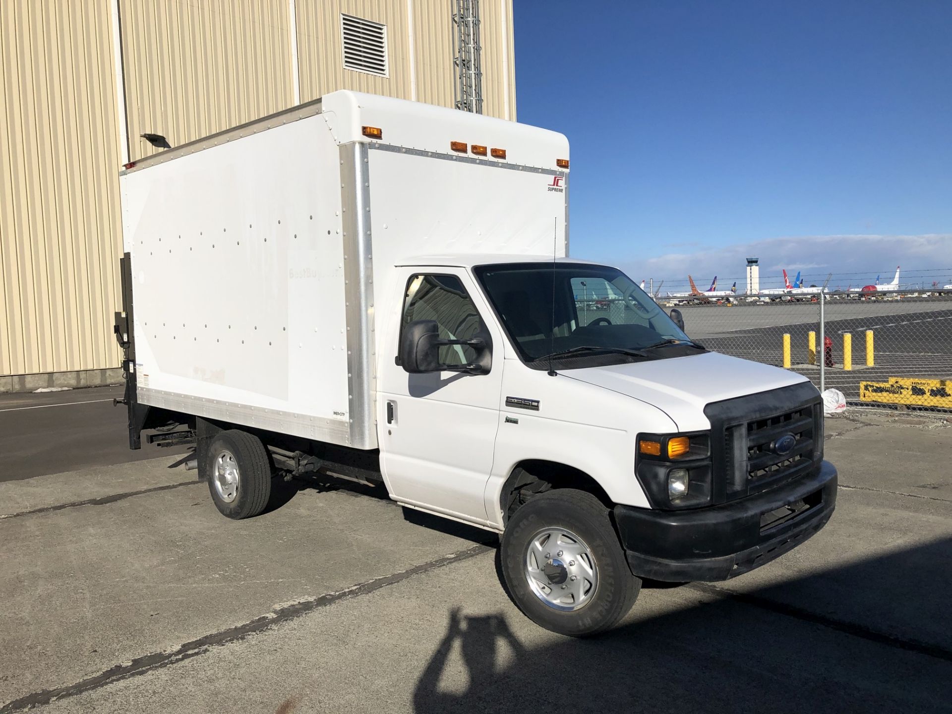 Late Delivery 4/9 - 2012 Ford E350 Super Duty 12' Box Truck w/ Lift Gate - Image 3 of 13