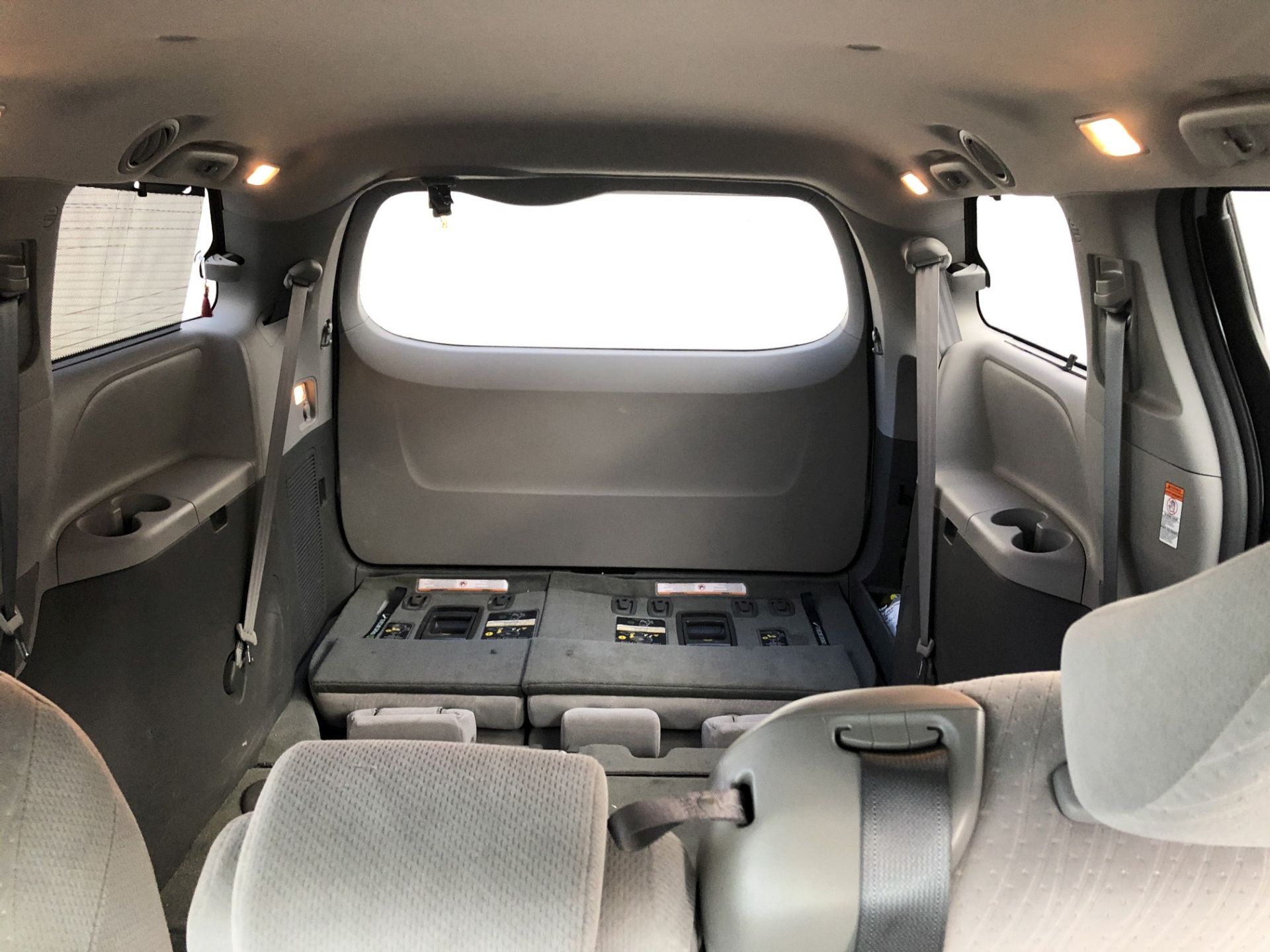 2016 Toyota Sienna LE Minivan - Image 10 of 14