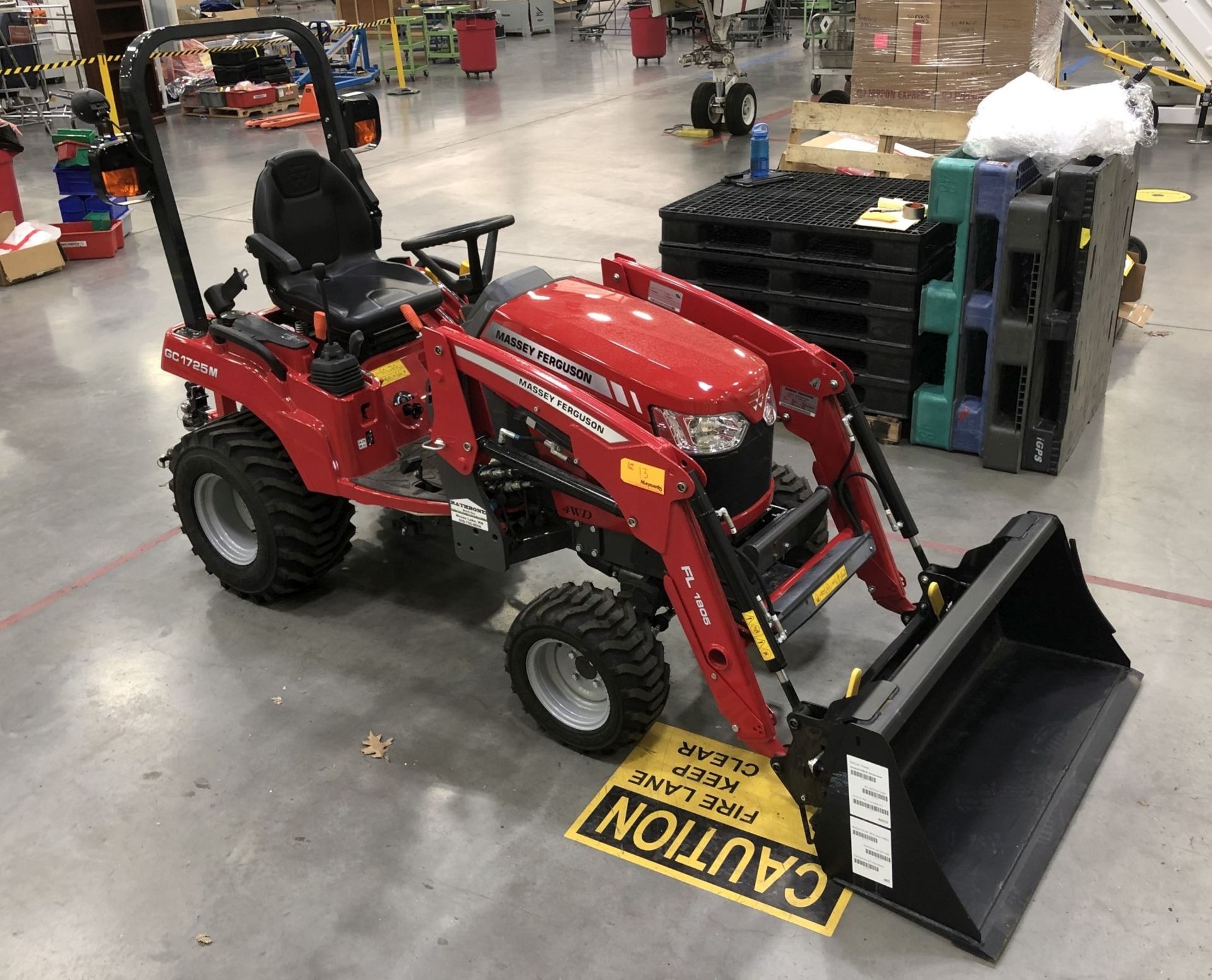 2019 Massey Ferguson GC1725M Tractor w/ Front Loader - Image 4 of 8