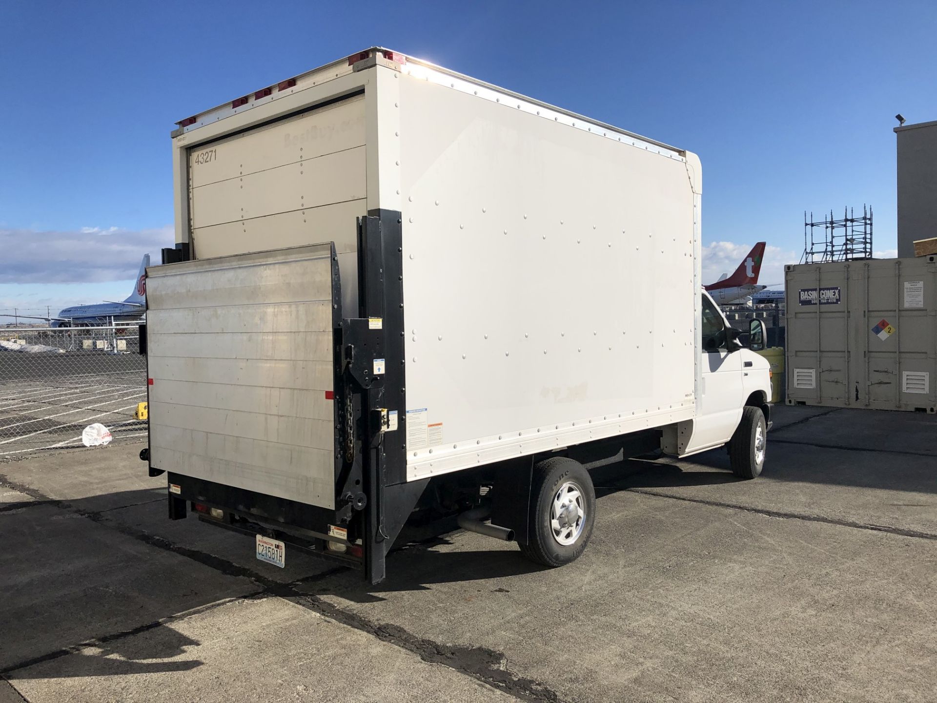 Late Delivery 4/9 - 2012 Ford E350 Super Duty 12' Box Truck w/ Lift Gate - Image 5 of 13