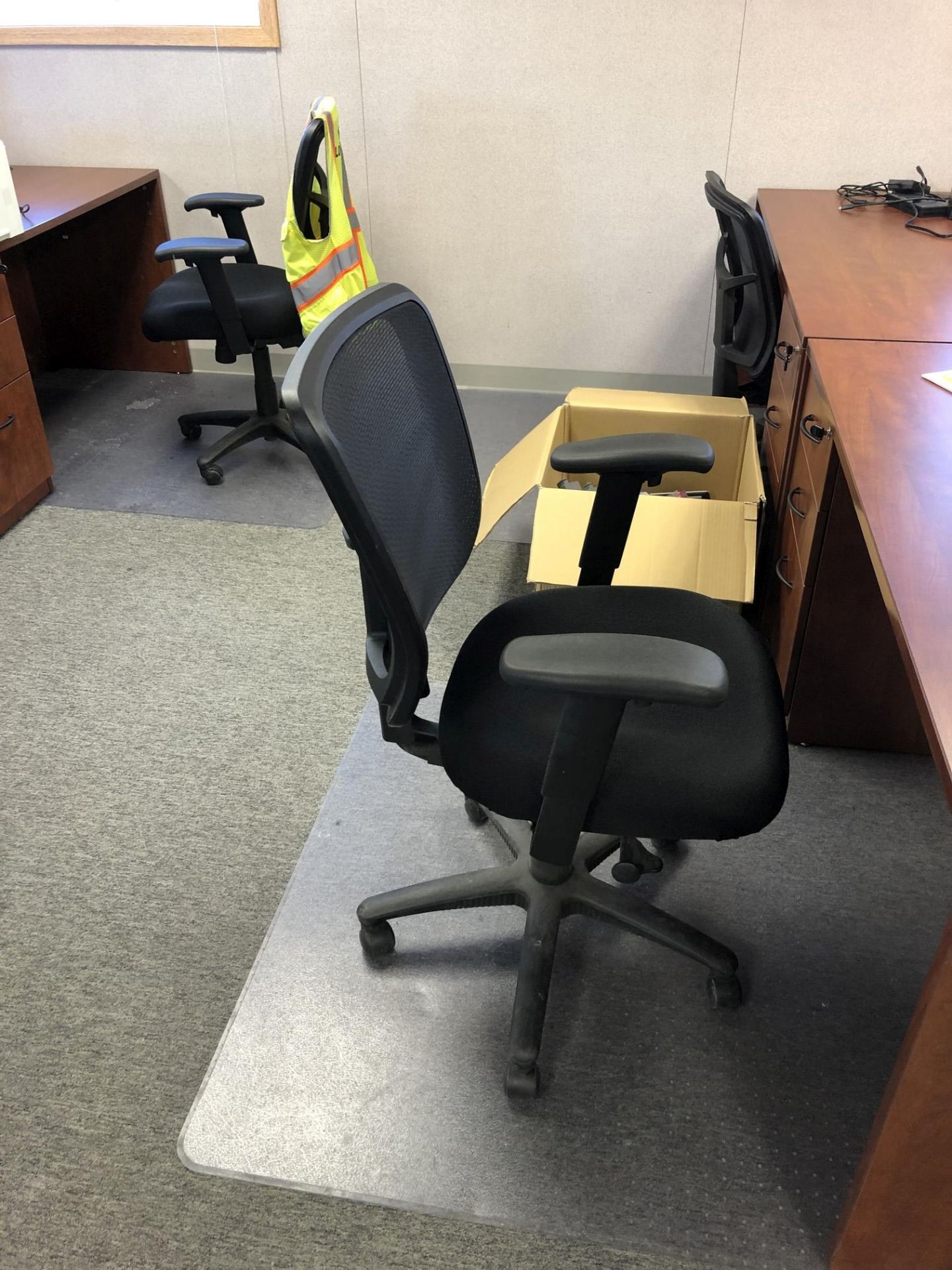 Lot of (16) Office Chairs - Image 2 of 4