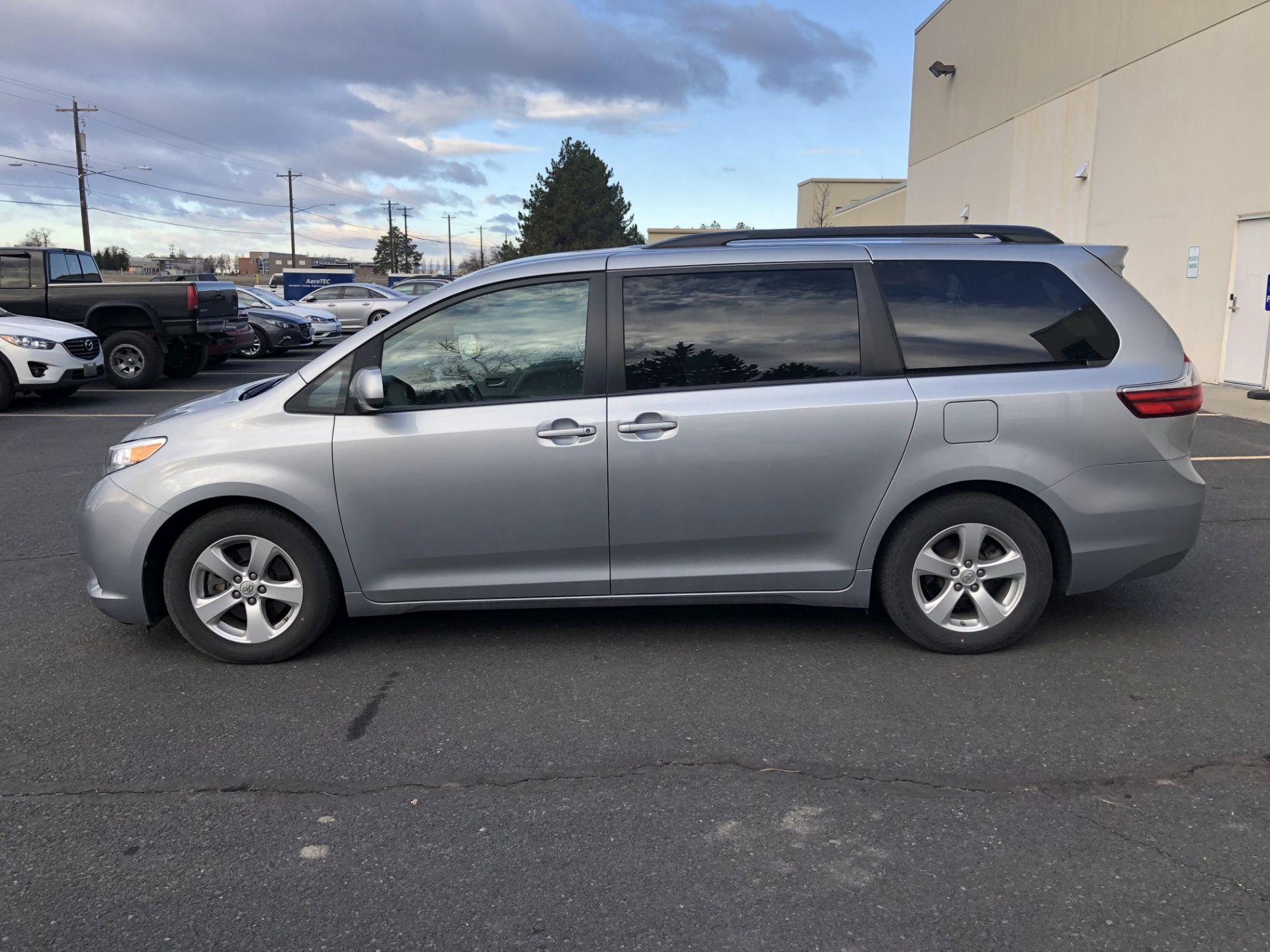 2016 Toyota Sienna LE Minivan - Image 8 of 14