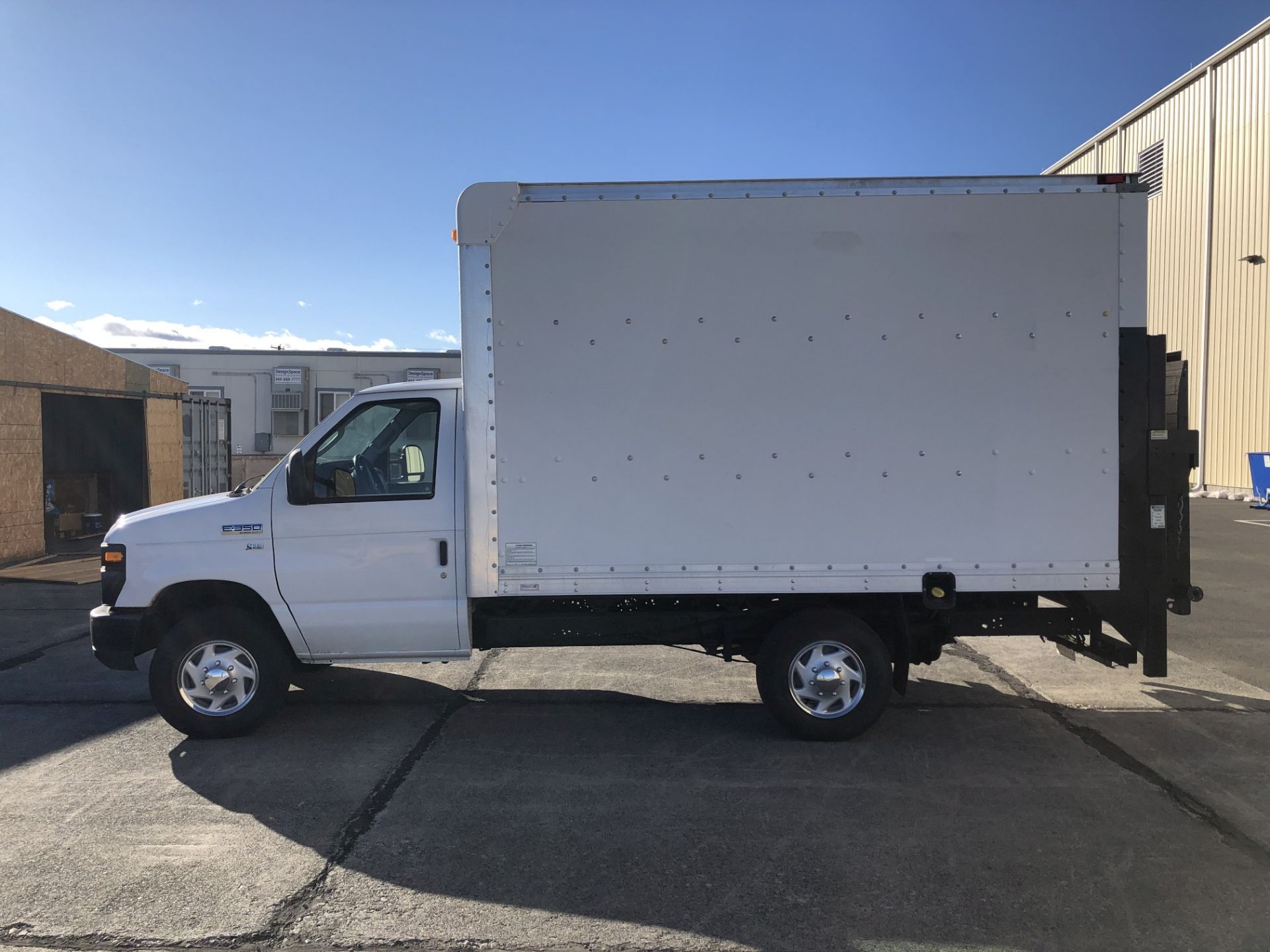 Late Delivery 4/9 - 2012 Ford E350 Super Duty 12' Box Truck w/ Lift Gate - Image 8 of 13