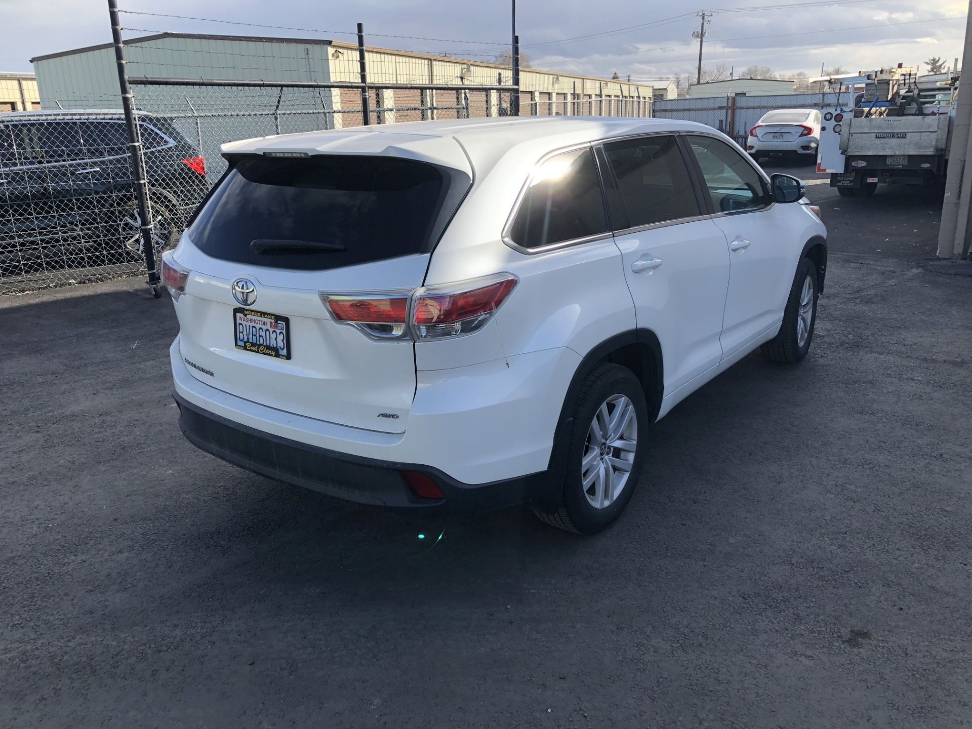 2016 Toyota Highlander LE Sport Utility Vehicle - Image 4 of 12