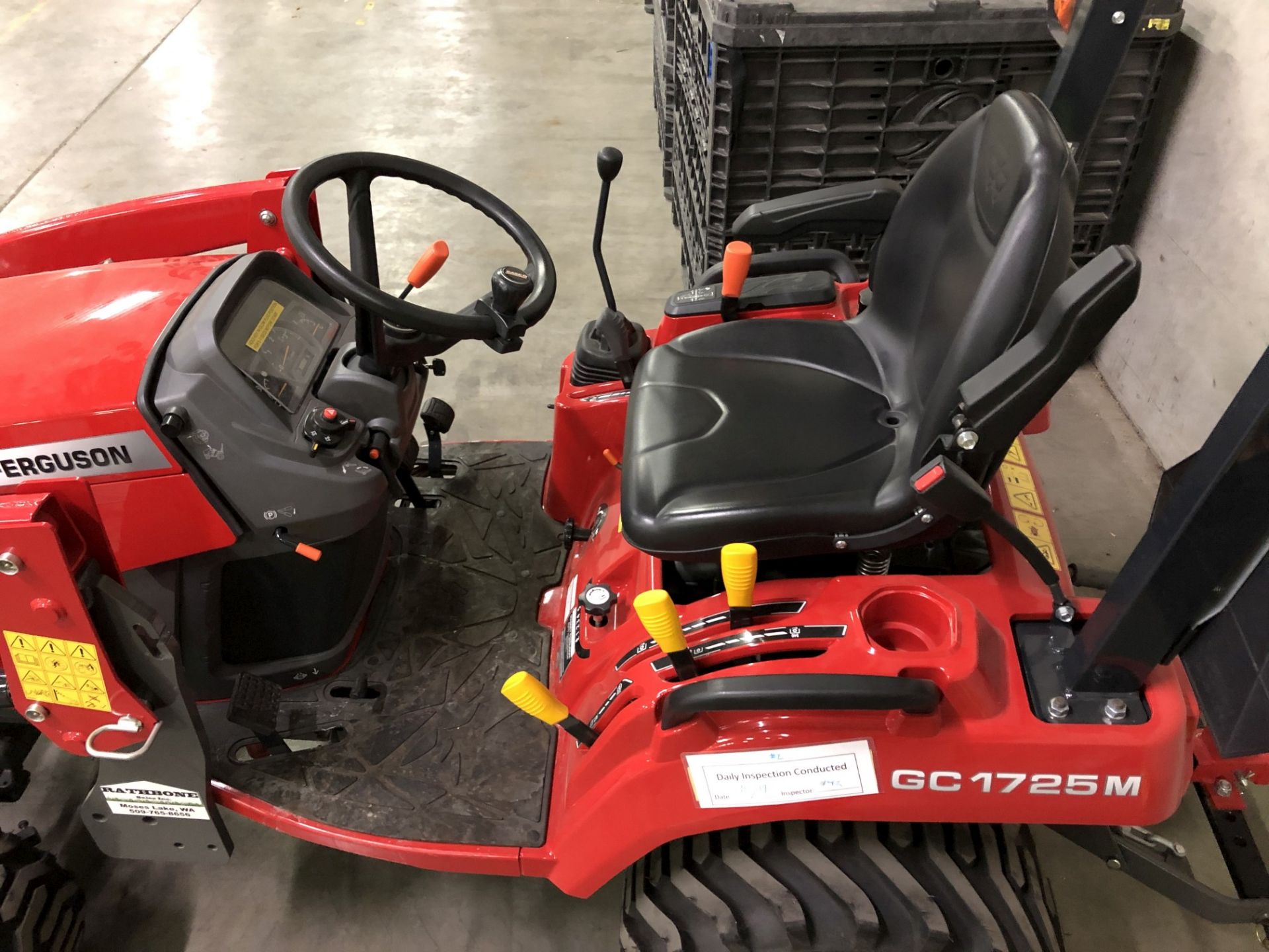 2019 Massey Ferguson GC1725M Tractor w/ Front Loader - Image 5 of 11