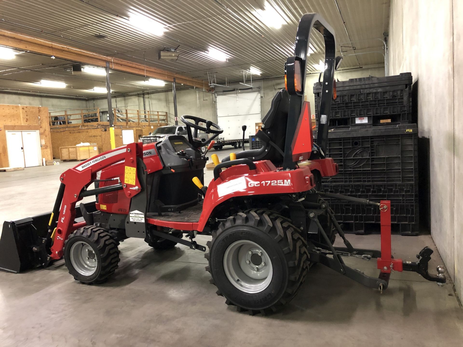 2019 Massey Ferguson GC1725M Tractor w/ Front Loader - Image 4 of 11